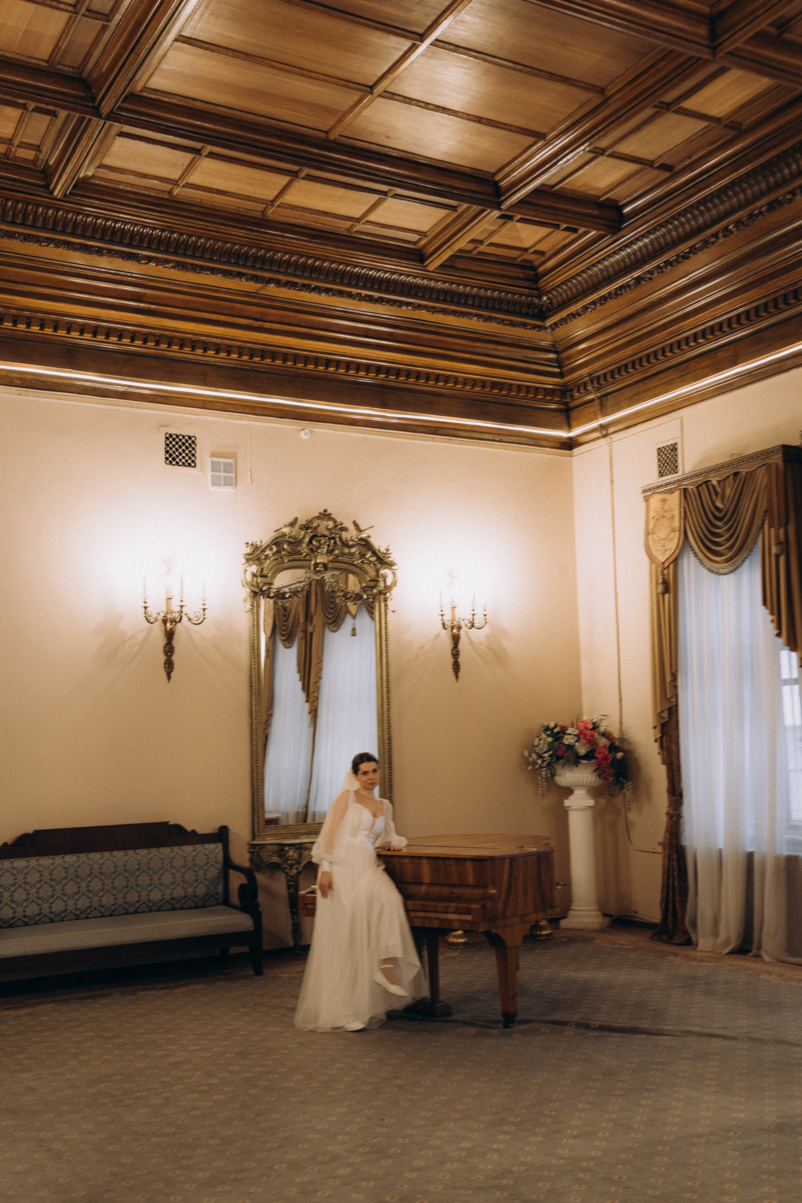 СВАДЕБНАЯ СЬЕМКА ВО ВТОРОМ ДВОРЦЕ (ДЕКАБРЬ) ТАКЖЕ СЬЕМКА В СТУДИИ НА ЧЕРНЫШЕВСКОЙ. Профессиональный фотограф, Санкт-Петербург — Виктория Богомолова