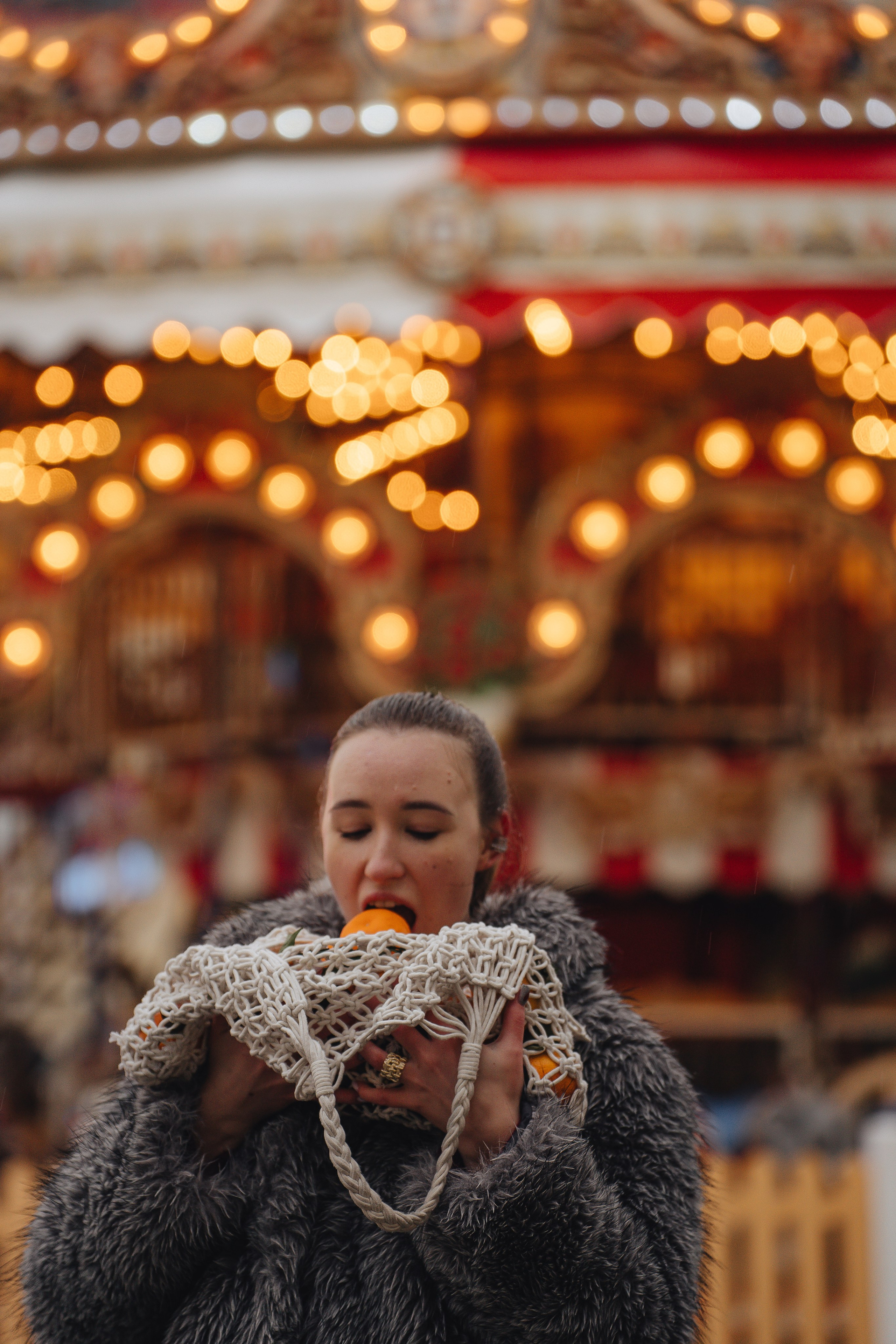 ПРОГУЛКА НА МАНЕЖНОЙ ПЛОЩАДИ ДЛЯ ДЕВУШКИ ПЕРЕД НОВЫМ ГОДОМ (НОВОГОДНЯЯ ФОТОСЕССИИЯ НА МАНЕЖНОЙ ПЛОЩАДИ). Профессиональный фотограф, Санкт-Петербург — Виктория Богомолова