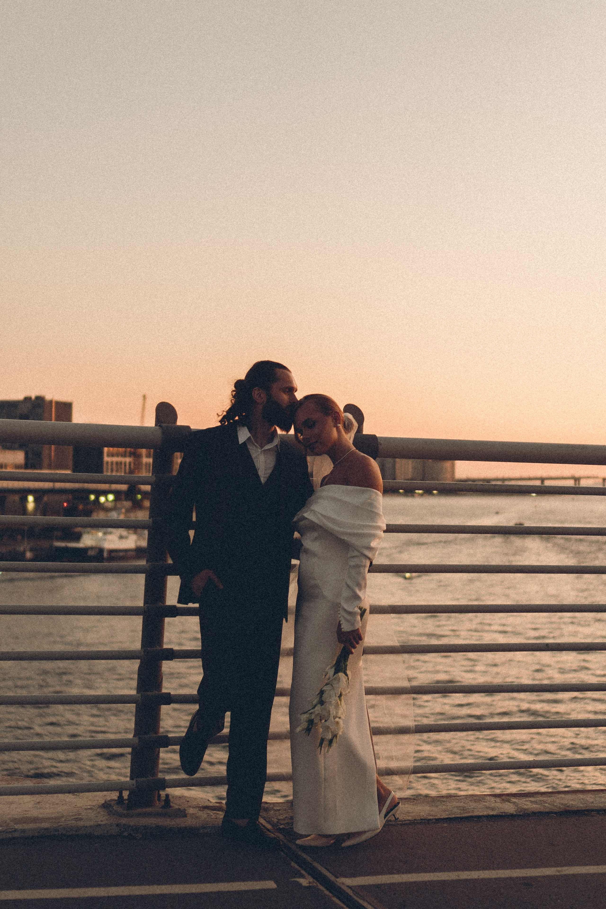 СВАДЕБНАЯ СЬЕМКА ВОЗЛЕ МСОТА БЕТАНКУРА НА КАБРИОЛЕТЕ. Профессиональный фотограф, Санкт-Петербург — Виктория Богомолова