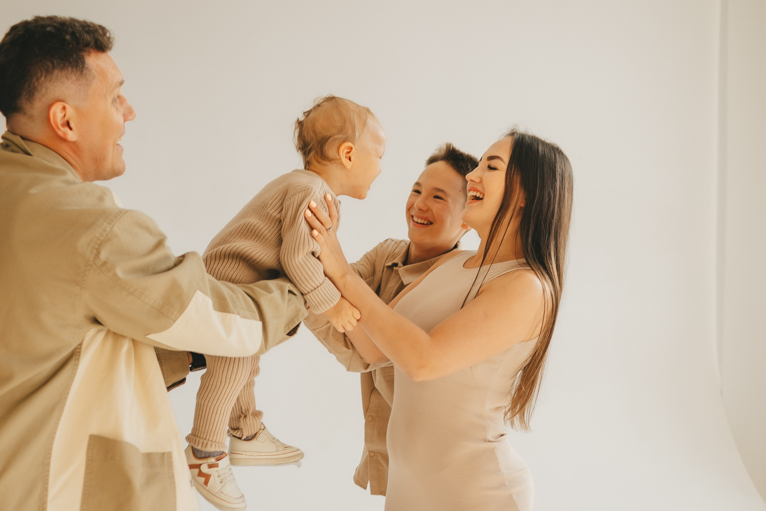 Семейная фотосессия в студии. Семейный и детский фотограф и видеограф в Москве, Дрокина Наталья