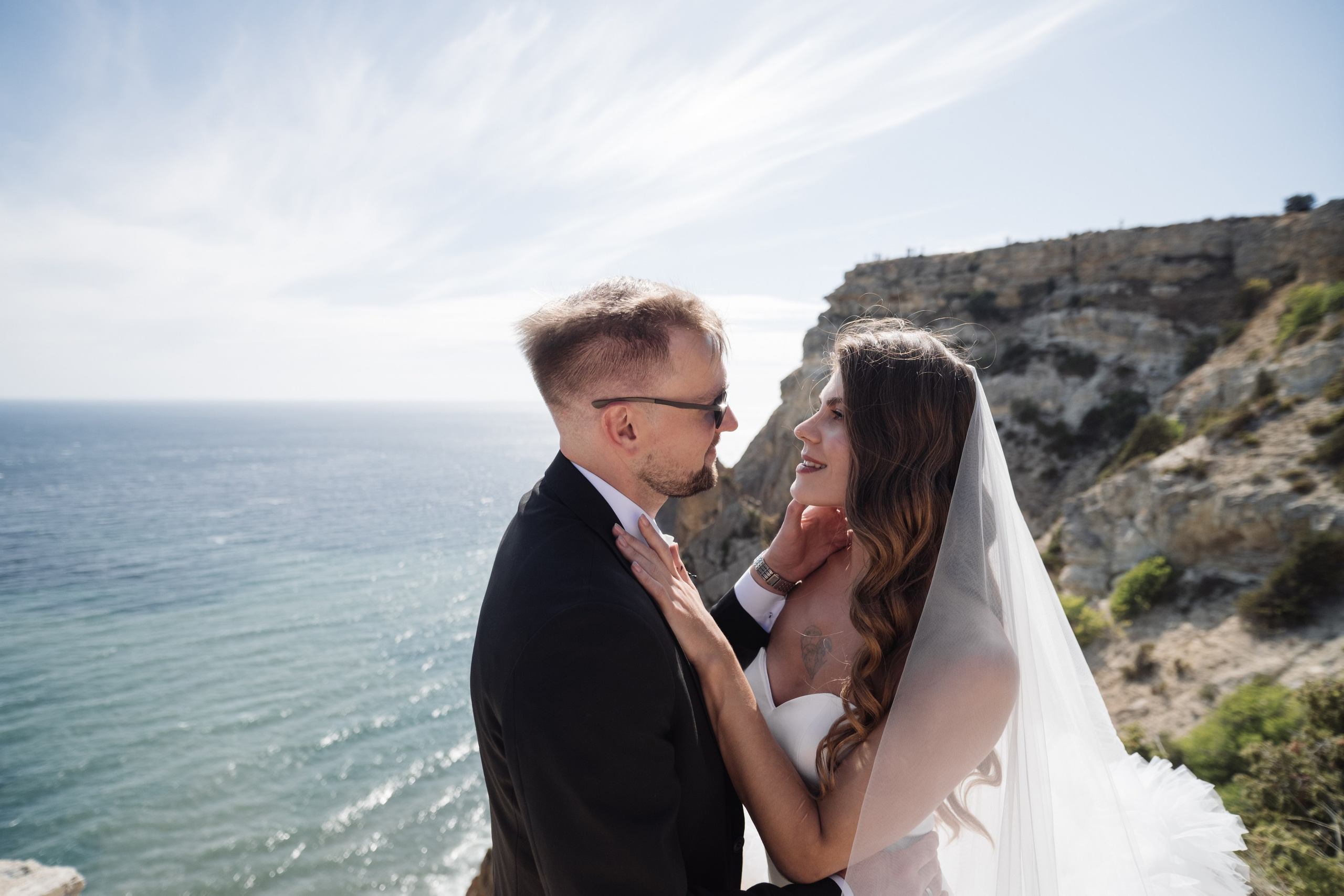 Дарья и Виктор в Балаклаве и на Фиоленте. Профессиональная фотосъемка в Крыму. Натуральные эмоции и живые кадры. Забронируйте дату прямо сейчас!