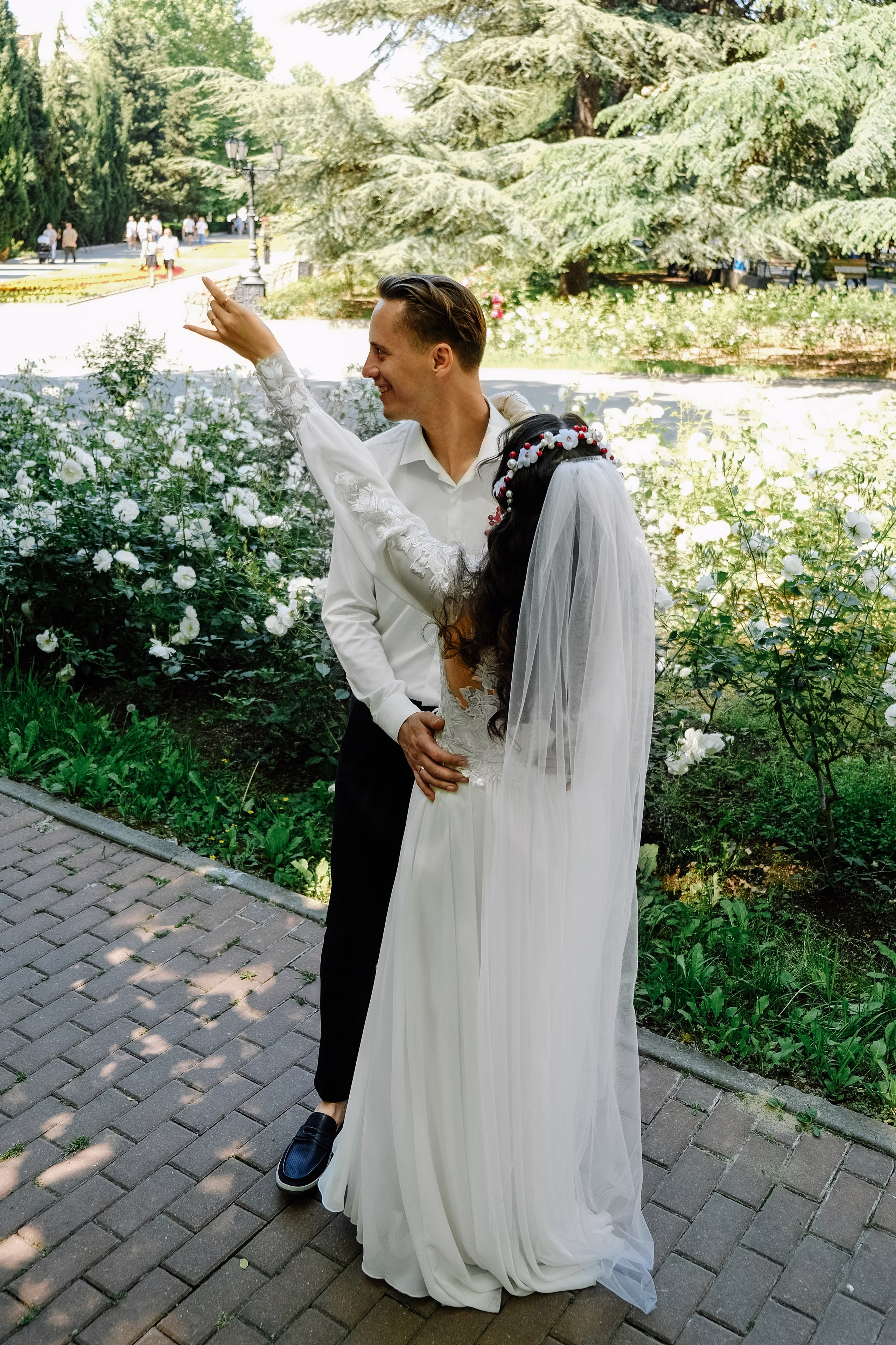 О+Д (ЗАГС, прогулка Центр и Парк Победы, банкет). Профессиональная фотосъемка в Крыму. Натуральные эмоции и живые кадры. Забронируйте дату прямо сейчас!