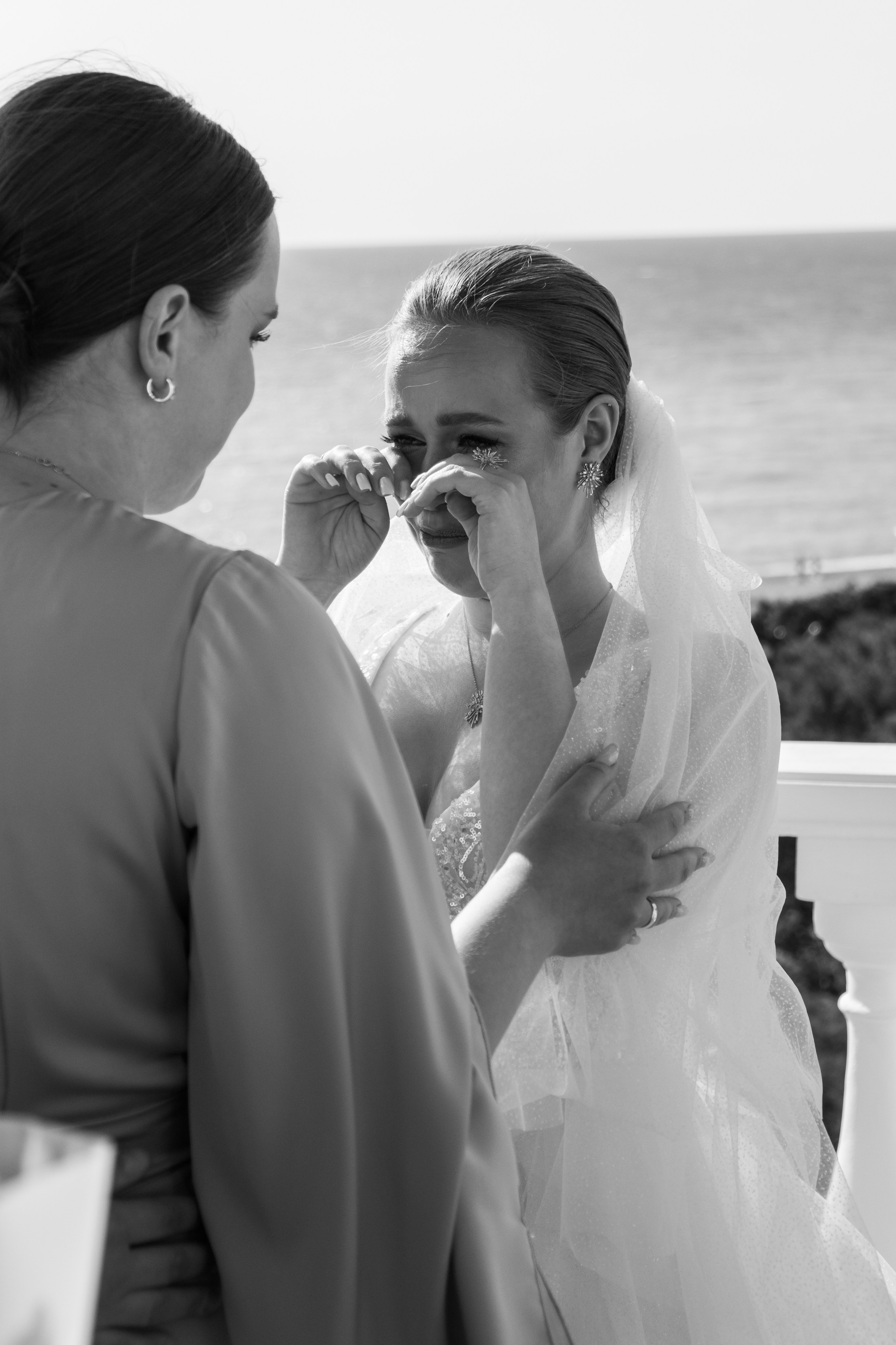 Свадебный ретопртаж. Профессиональная фотосъемка в Крыму. Натуральные эмоции и живые кадры. Забронируйте дату прямо сейчас!