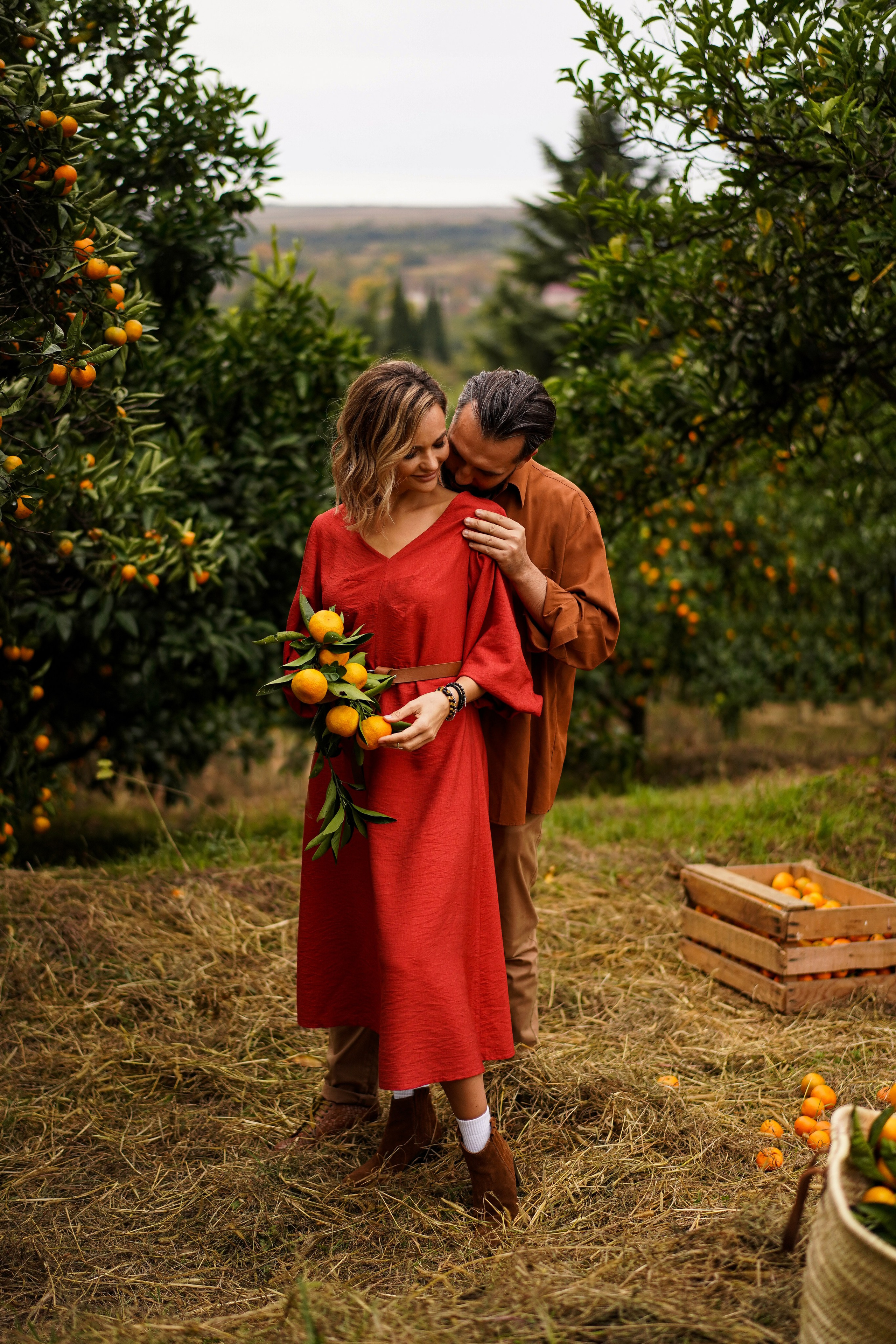Lovestory на плантации с мандаринами в Абхазии. Фотограф Москва и Видеограф Москва