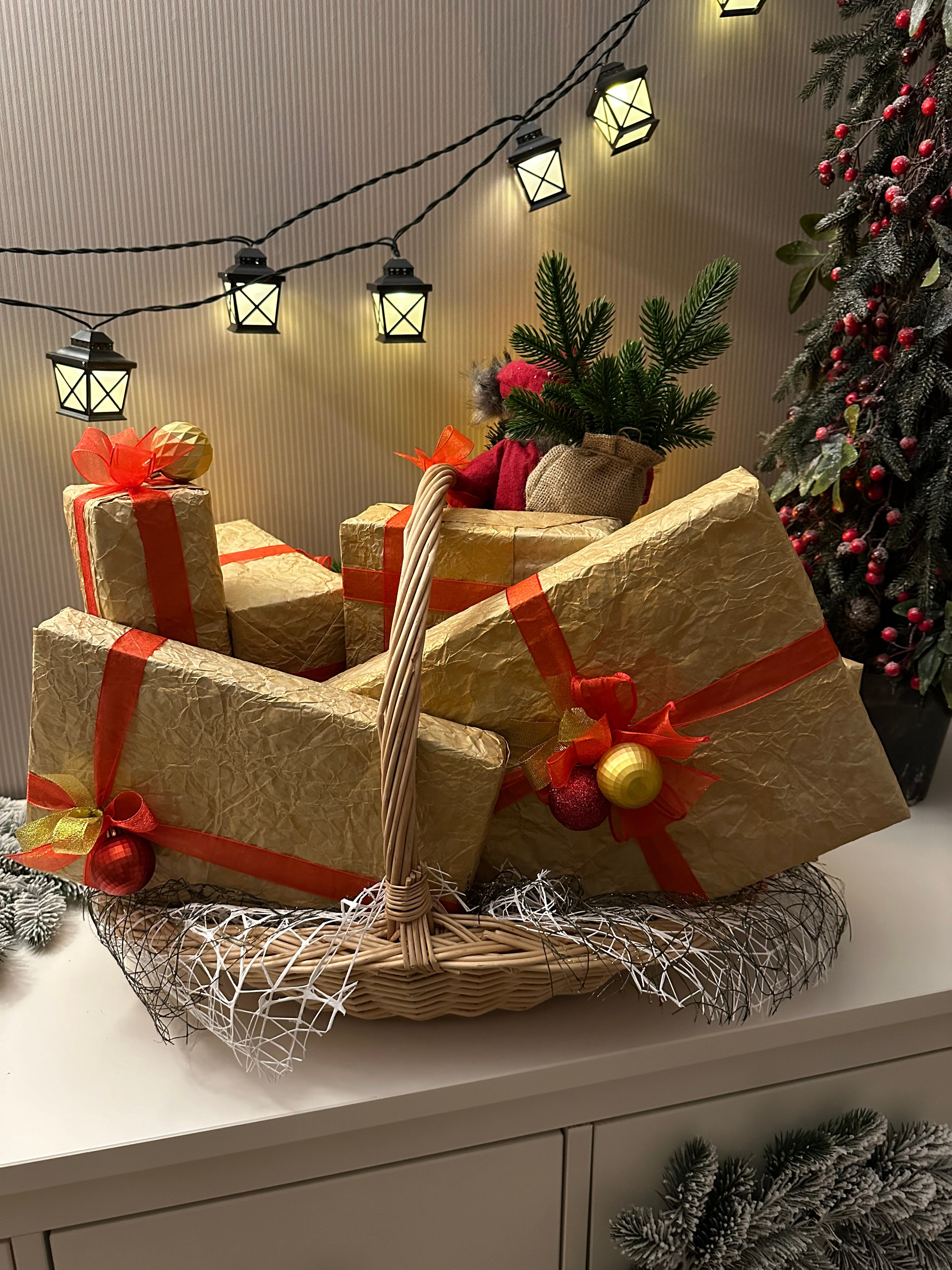 Новогодняя корзина. Студия подарочных наборов «Владия»