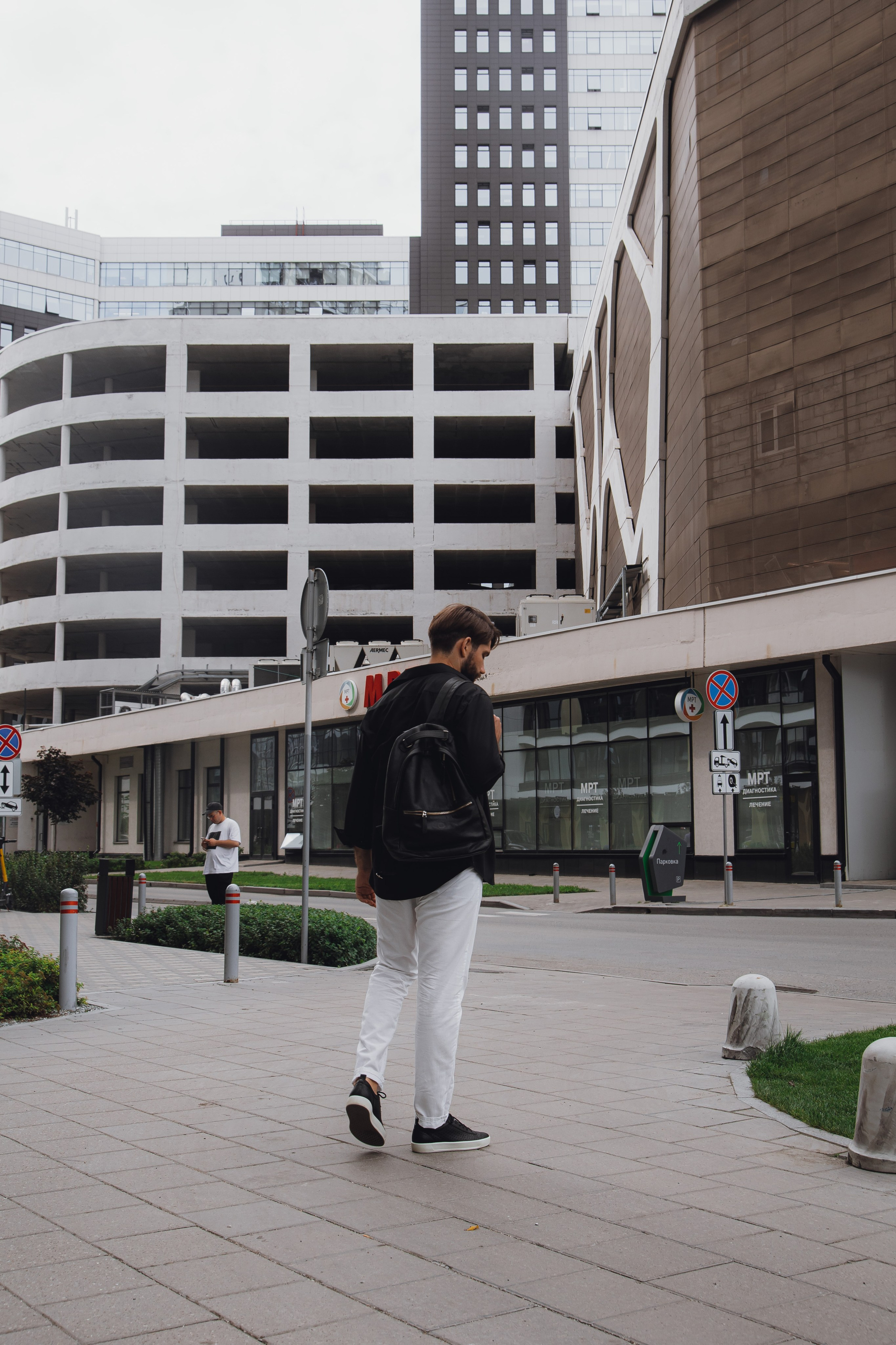 Мужская прогулочная фотосессия в Екатеринбурге. Свадебный, семейный фотограф, контент съёмка. Екатеринбург. Елена Граф