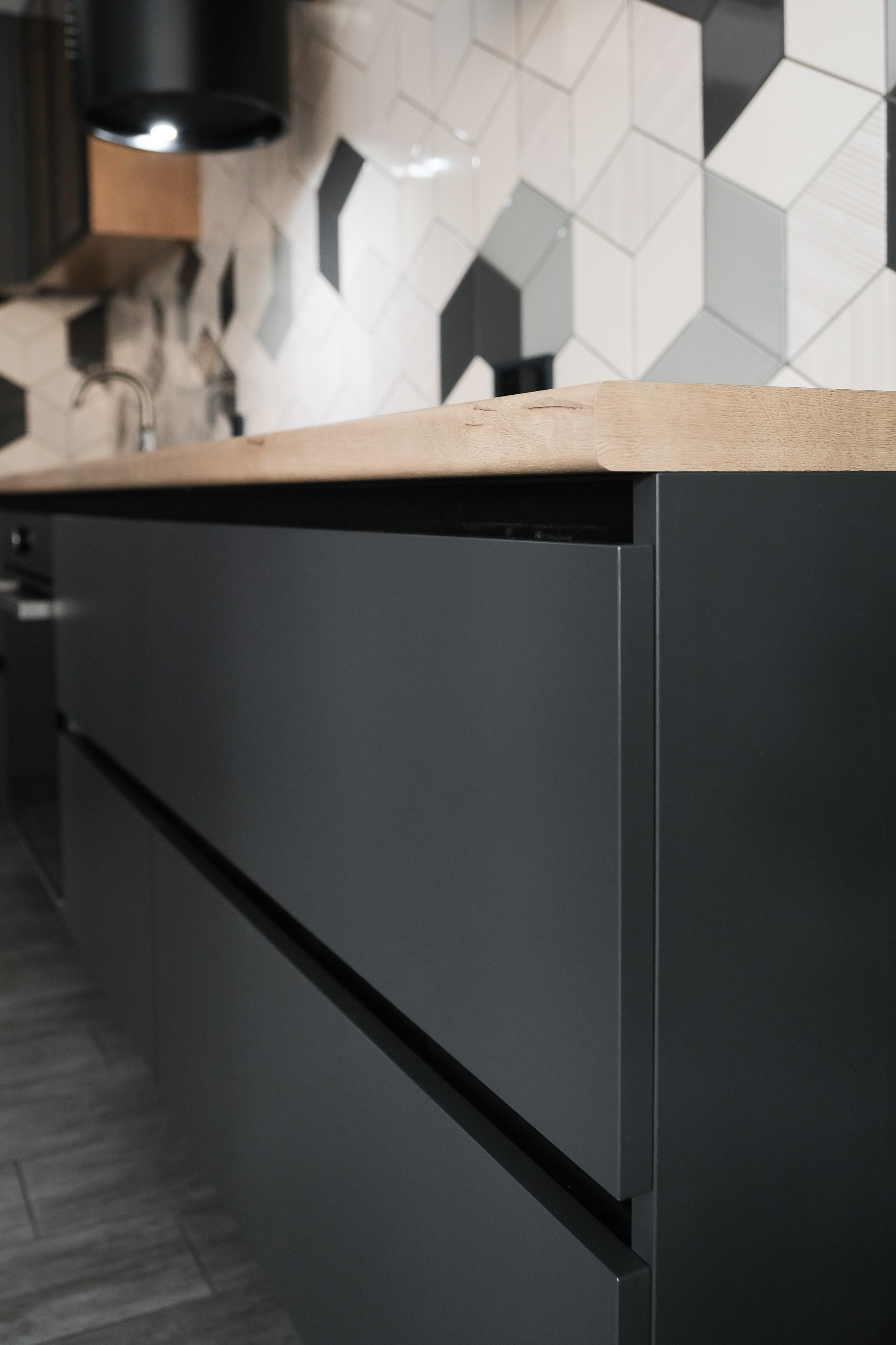 Кухня в Томске на заказ в Академгородке Таунхаус. Мебель на заказ. ГУДРУМ — Мебель на заказ в Томске | Кухни | Шкафы | Стулья и Столы