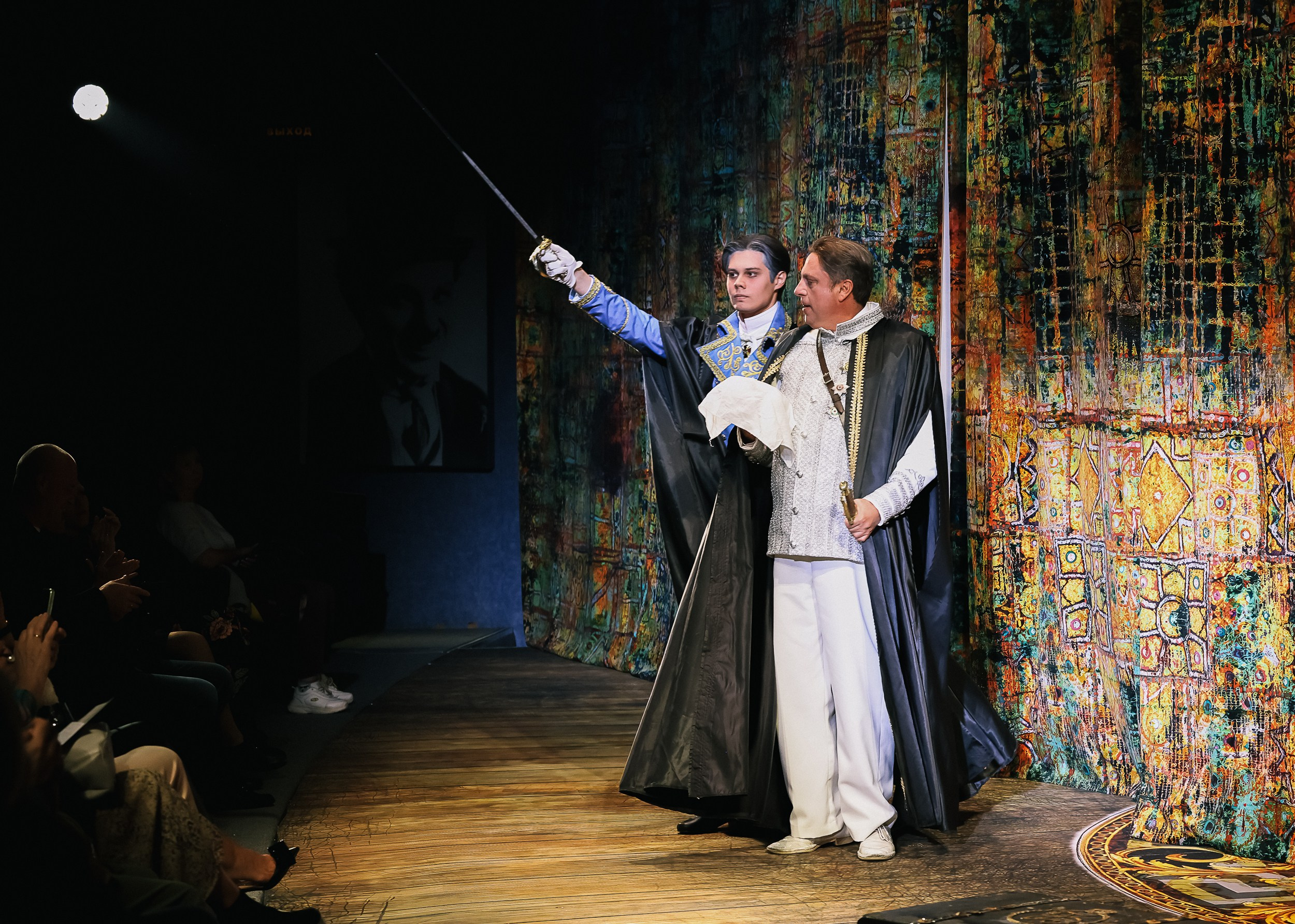 Весёлая женщина. Театр Эрмитаж. Репортажный, архитектурный, театральный и файн-арт фотограф Лена Мельникова в Москве