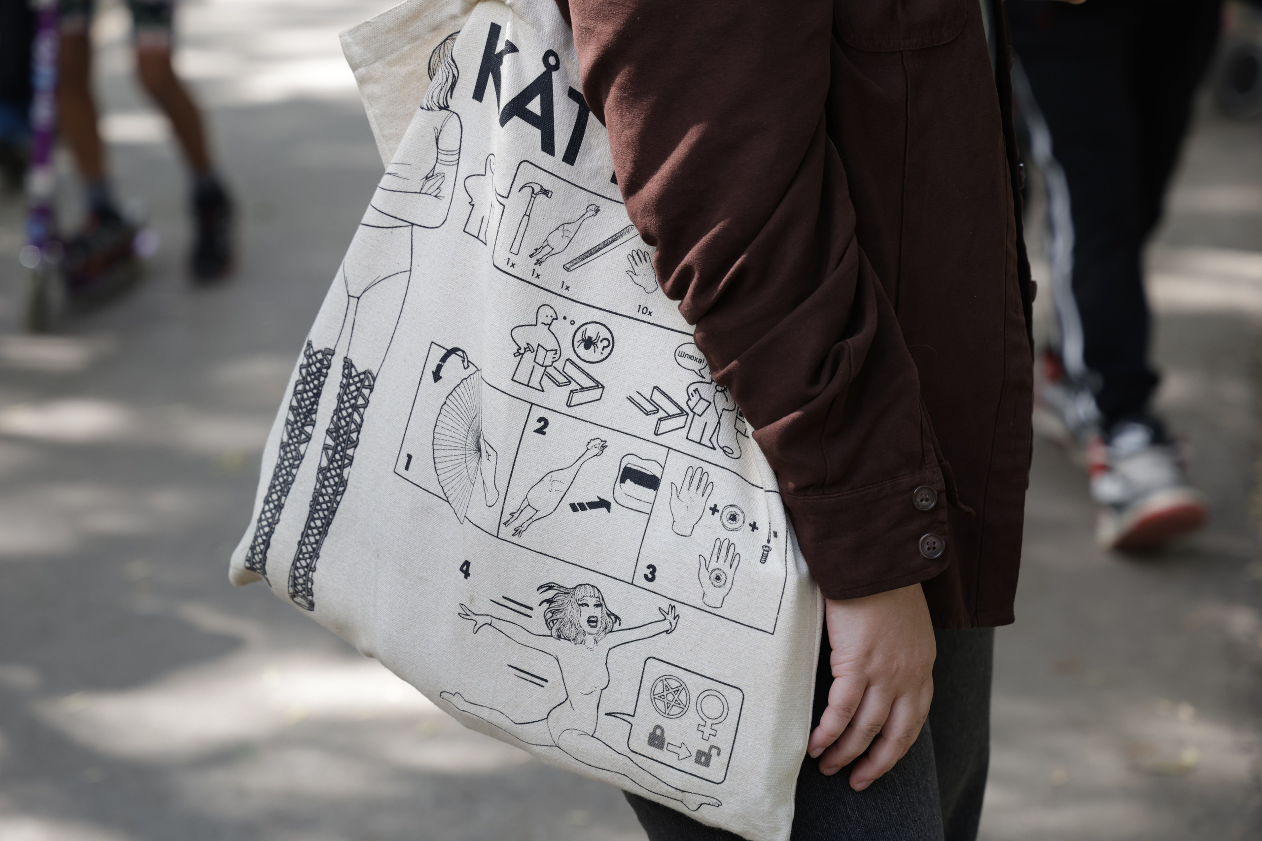 Queen St West Art Crawl. Portrait photographer based in Toronto — Blinova Mariia