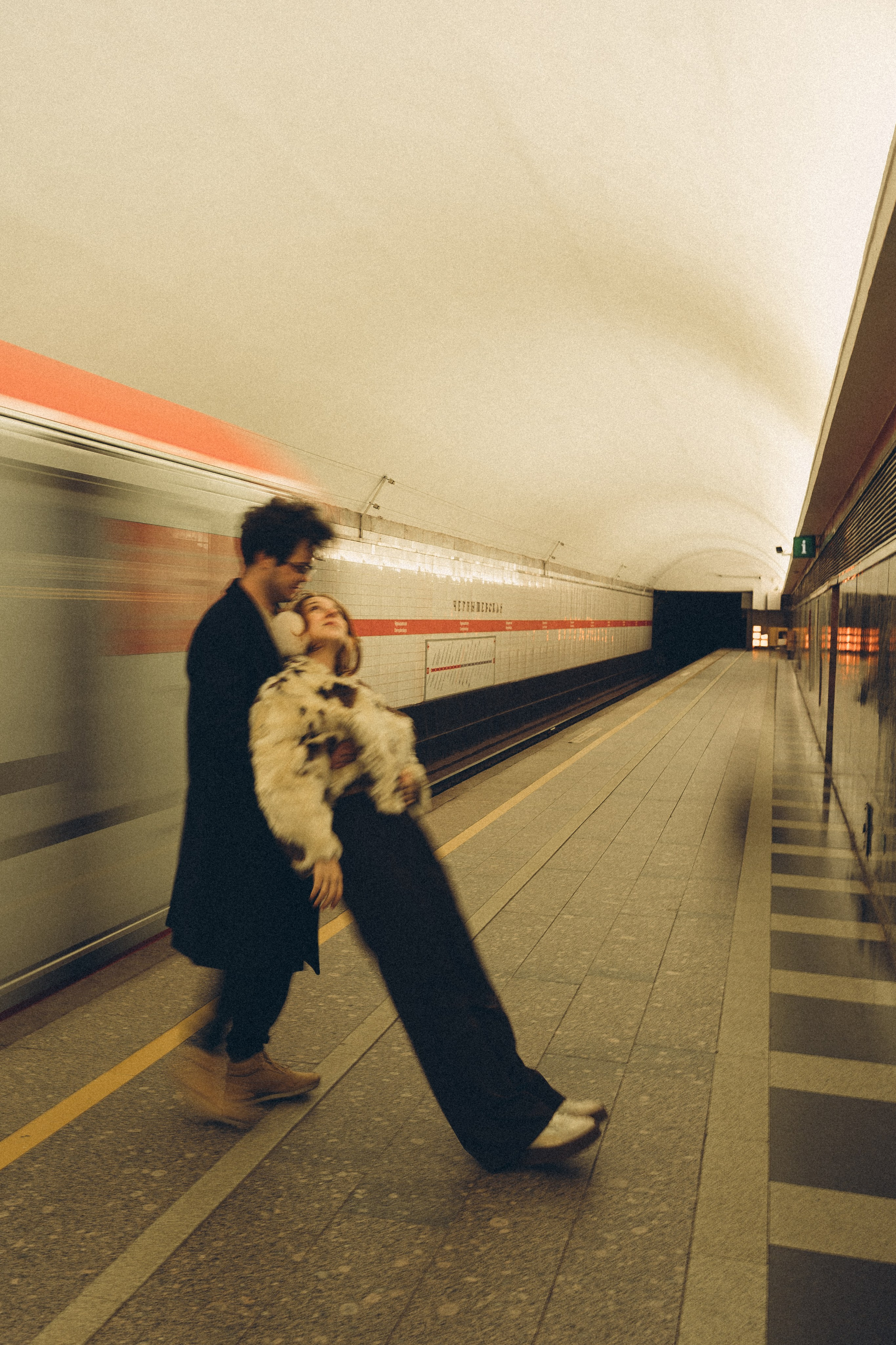 НОВОГОДНЯЯ ФОТОСЕСИИЯ ПАРЫ В МЕТРО ЛЮБОВЬ. Профессиональный фотограф, Санкт-Петербург — Виктория Богомолова