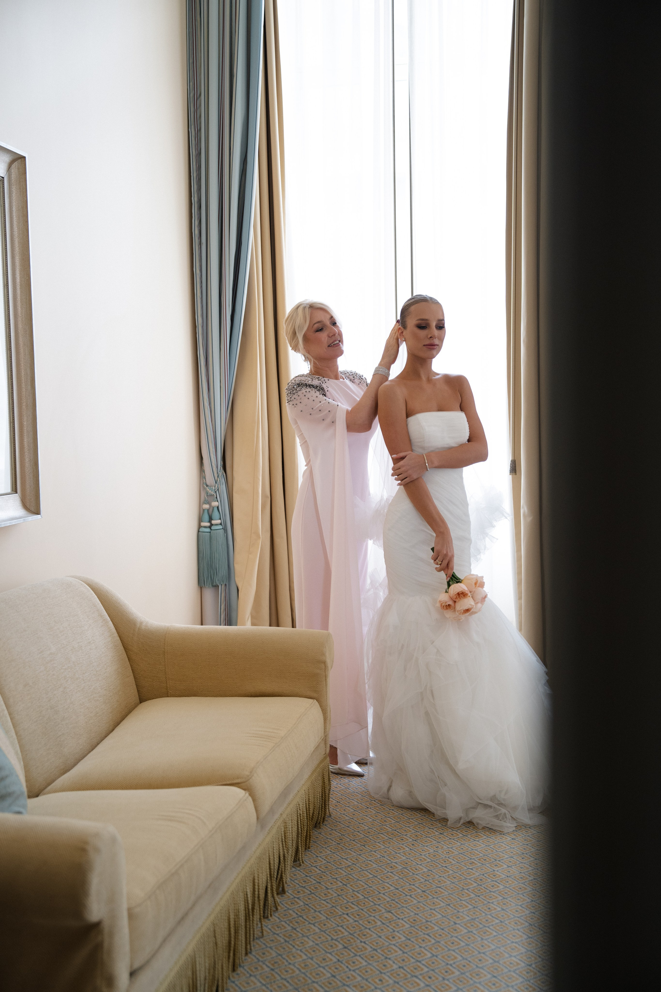 Анна Сергей. Камерная свадьба в Фосизонс в стиле неоклассика. Свадебный фотограф организатор в Санкт-Петербурге Ассоль Опарина