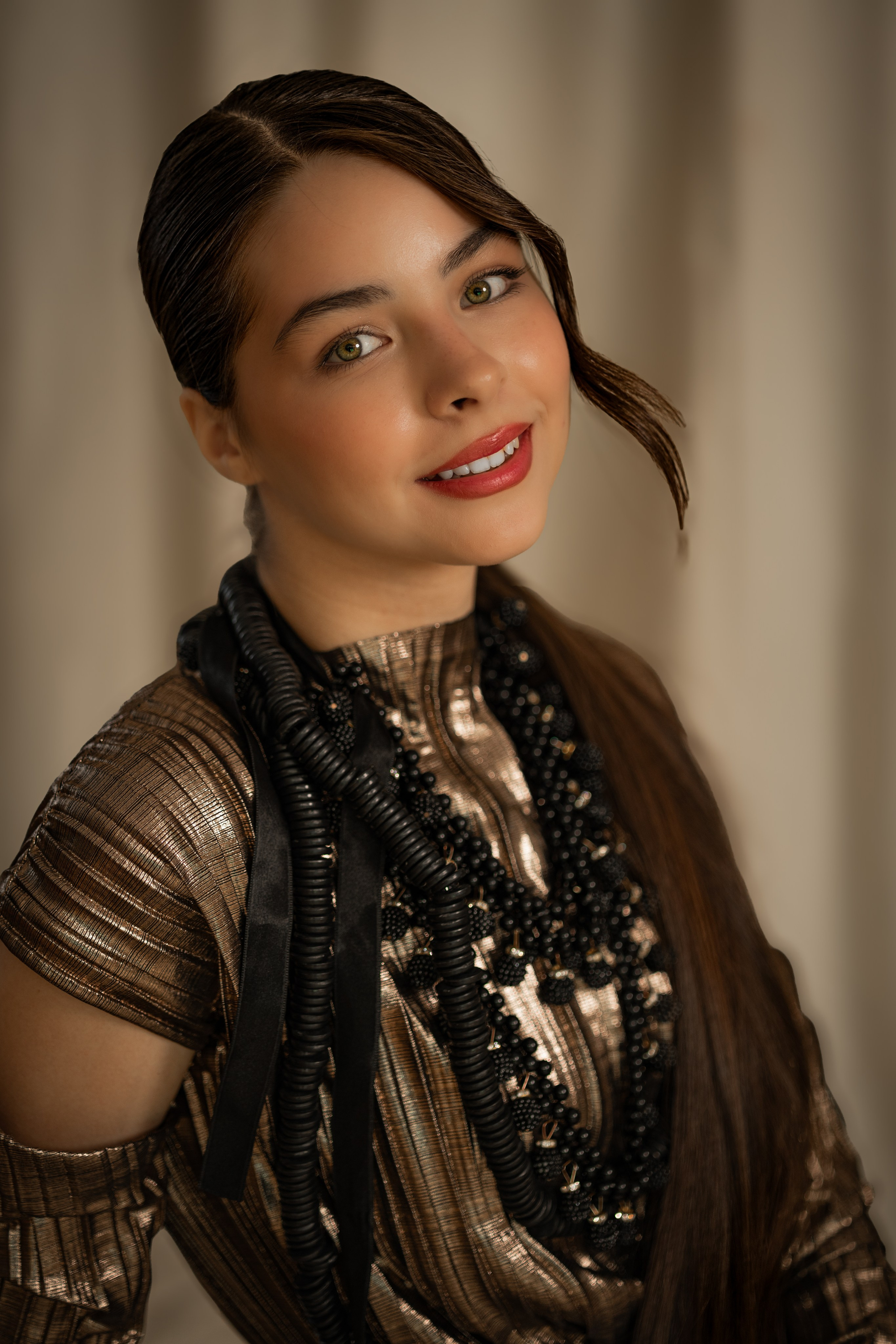 Женский студийный портрет