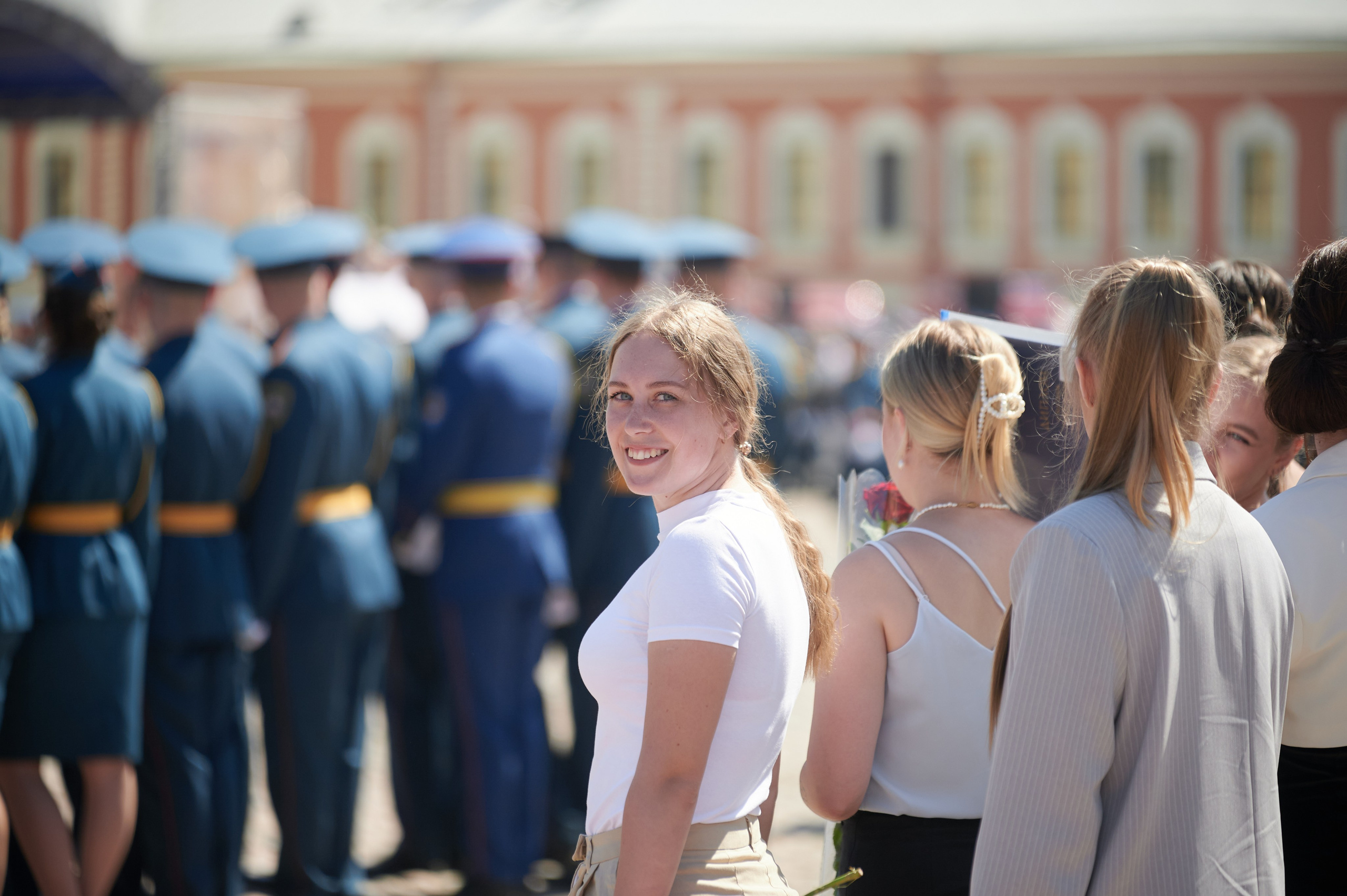 Репортажная съёмка выпускных в СПб | Фотограф на выпускной 9 и 11 класса