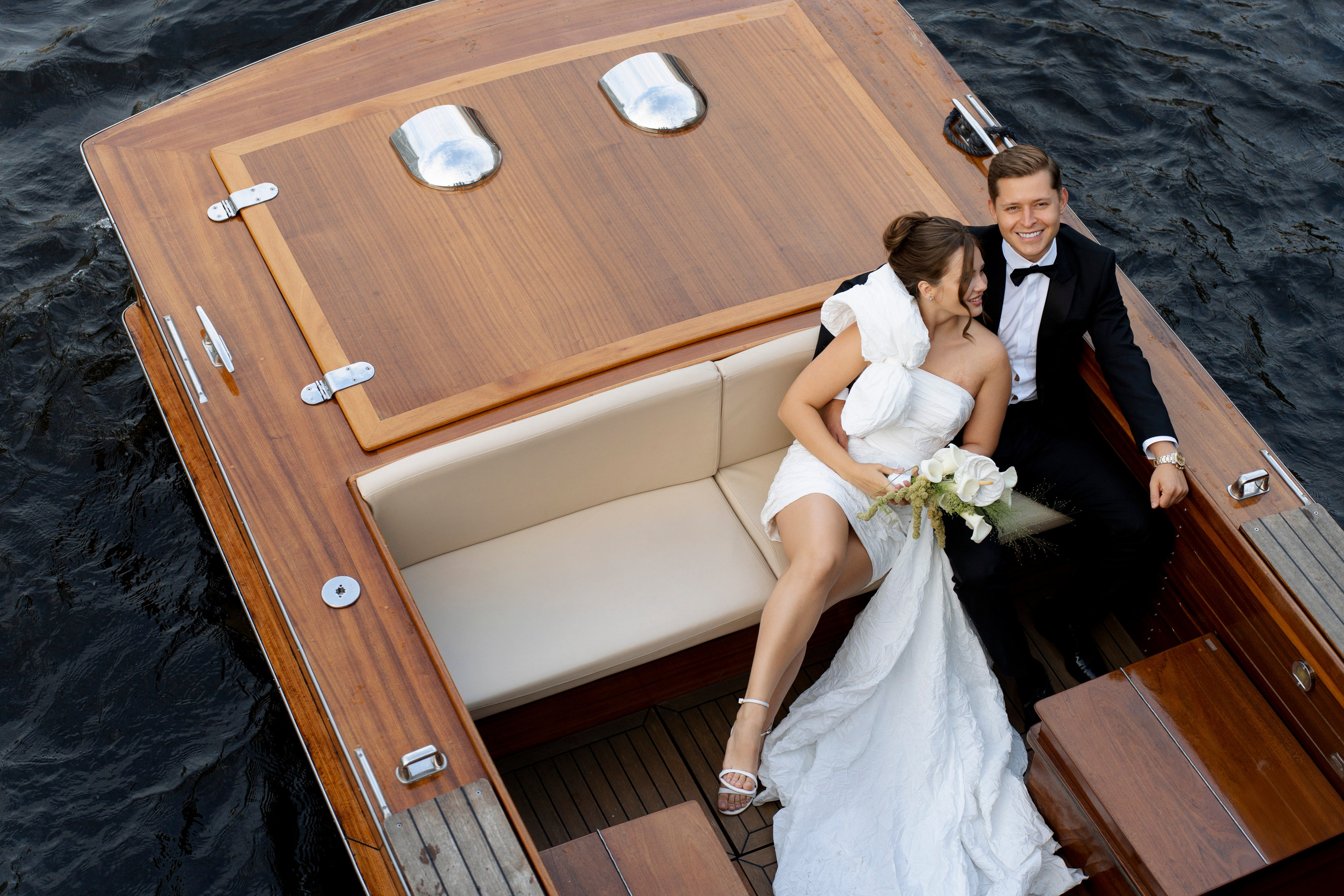 Настя и Лёша. Прогулка по Питеру. Катер. На цифру и плёнку. Свадебный фотограф Катерина Чулкова