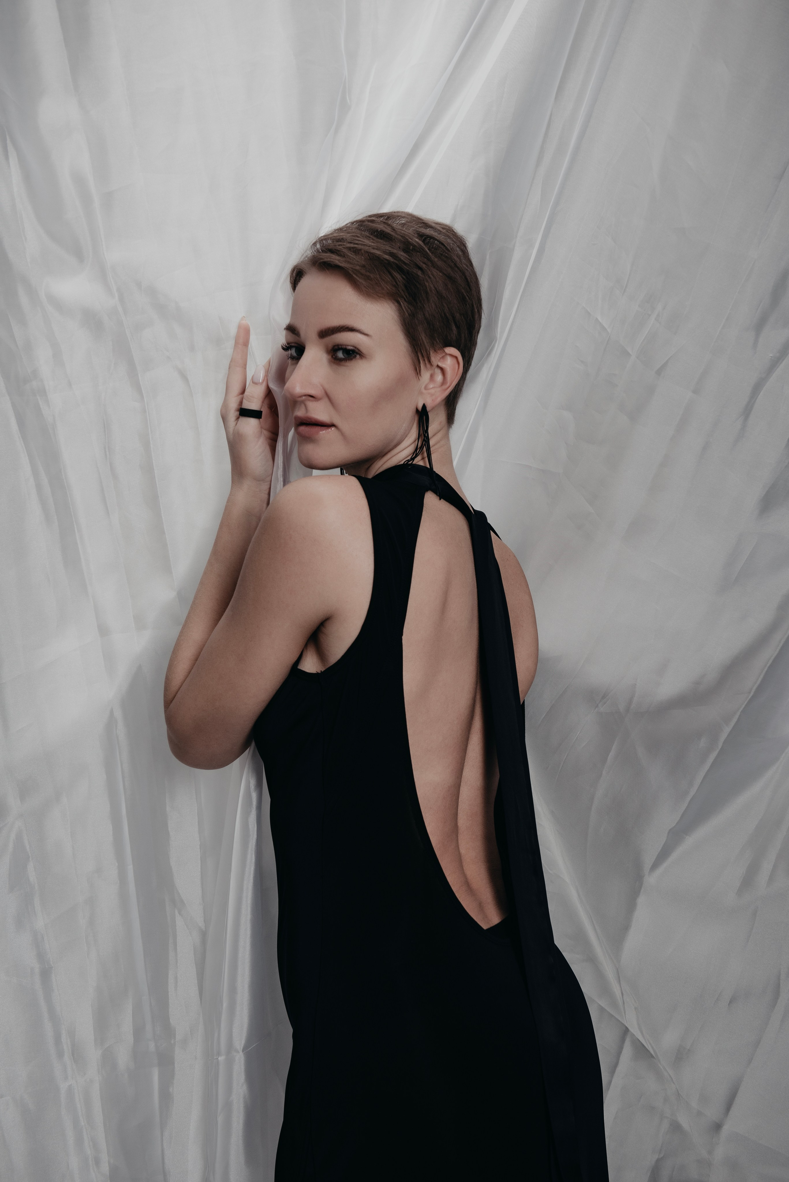 Анна. Съемка с тканью. Контент фотограф в Волгограде Сотникова Александра