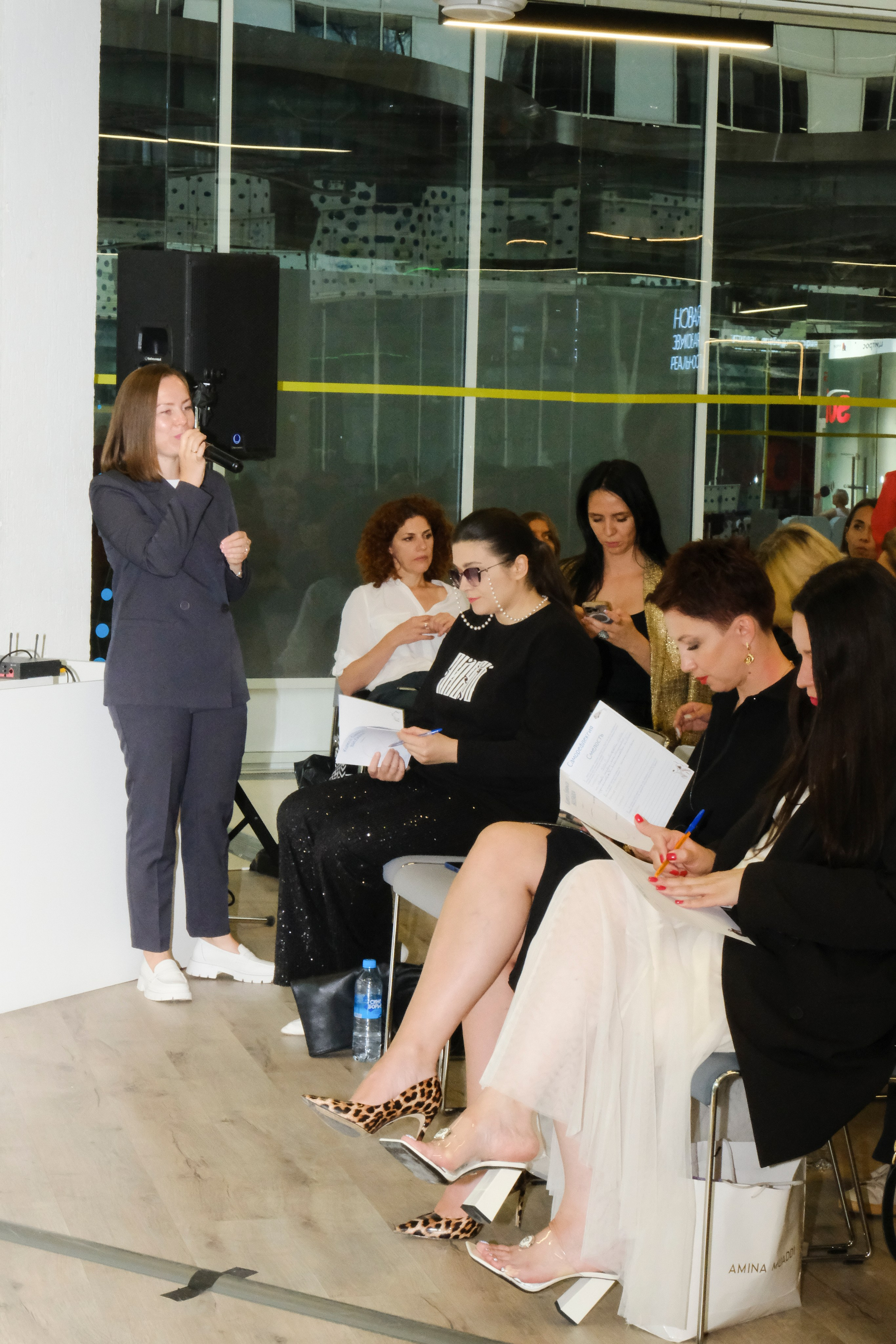 Репортаж бизнес-конференции в Сколково от сообщества BRUSNIKA. Индивидуальная фотосъёмка в Москве. Фотограф Василиса Тарасова