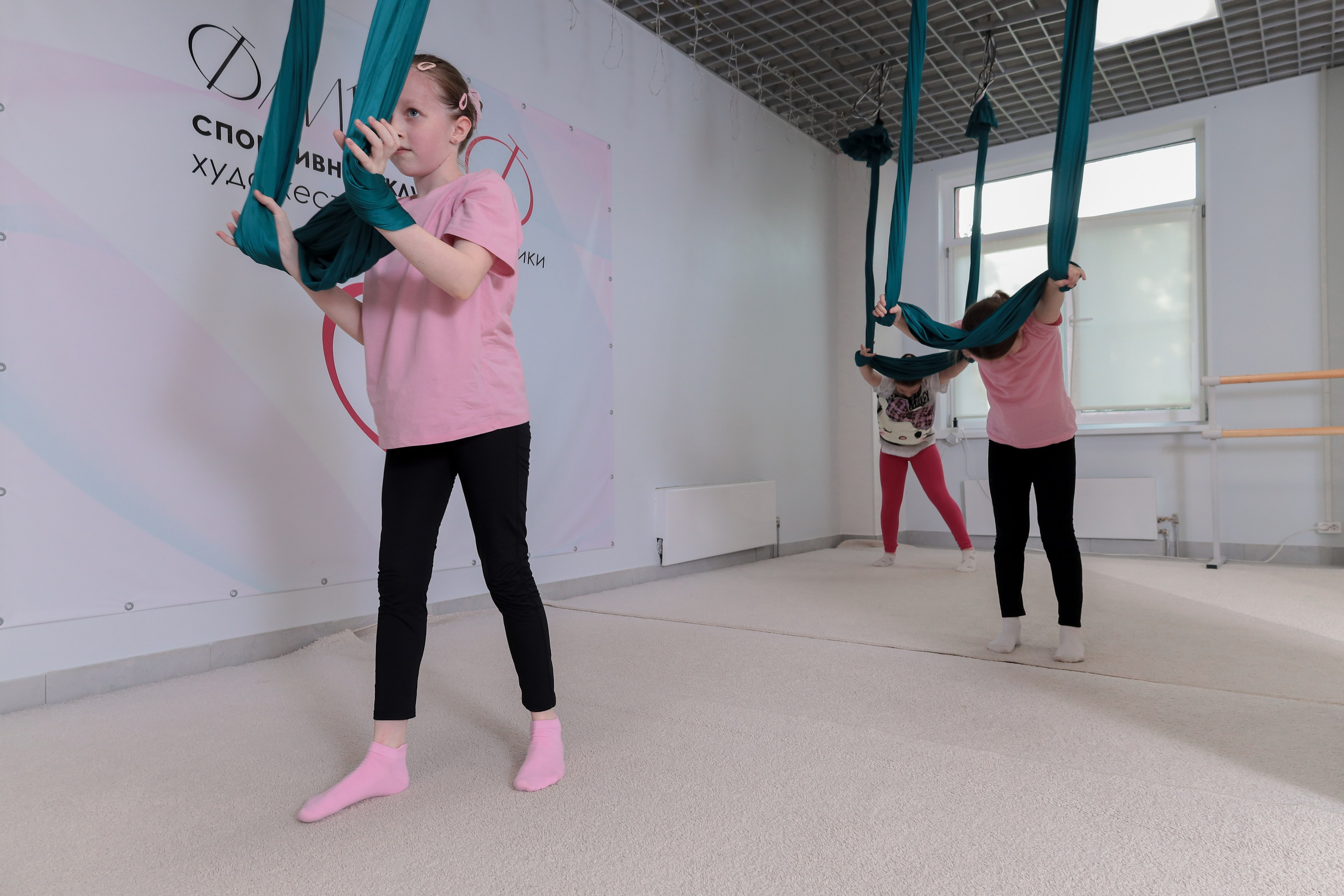 Детская аэройога. Фотограф Надршина Лилия