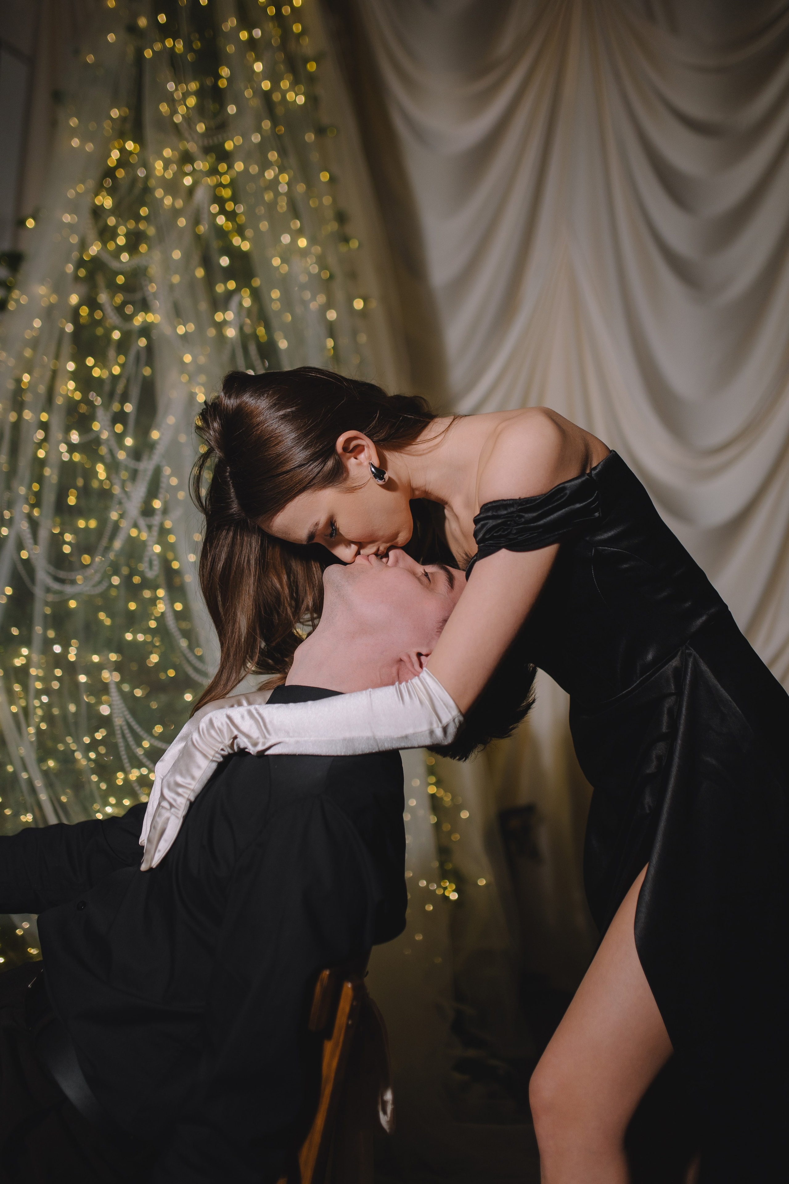 Зимняя фотосессия пары с падающим снегом при свечах. Фотограф и видеограф в Мурманске, Москве Екатерина Нечаева