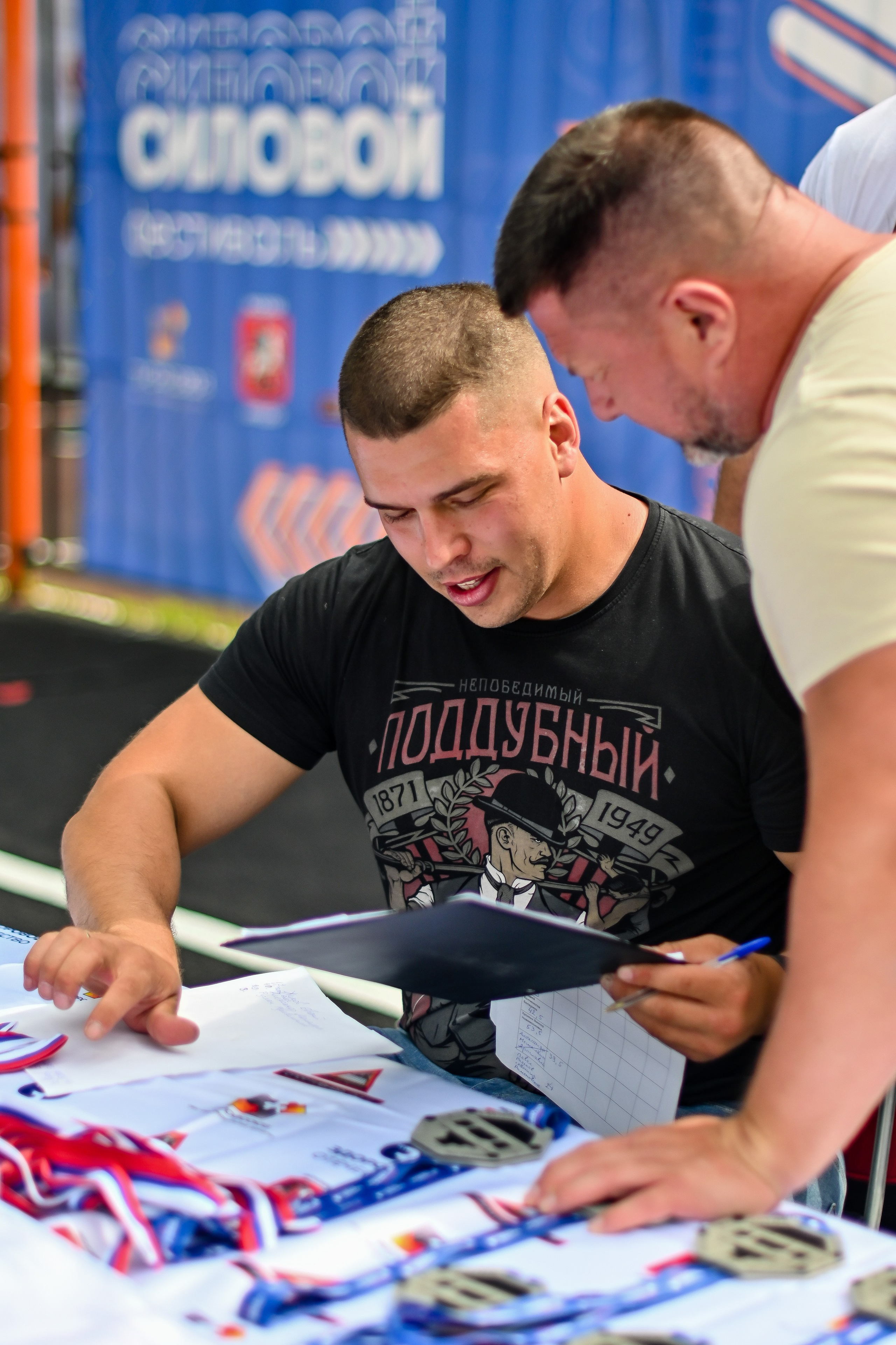 СТРОНГ. Фотограф для бизнесконтента, репортажей и семейного альбома в Москве