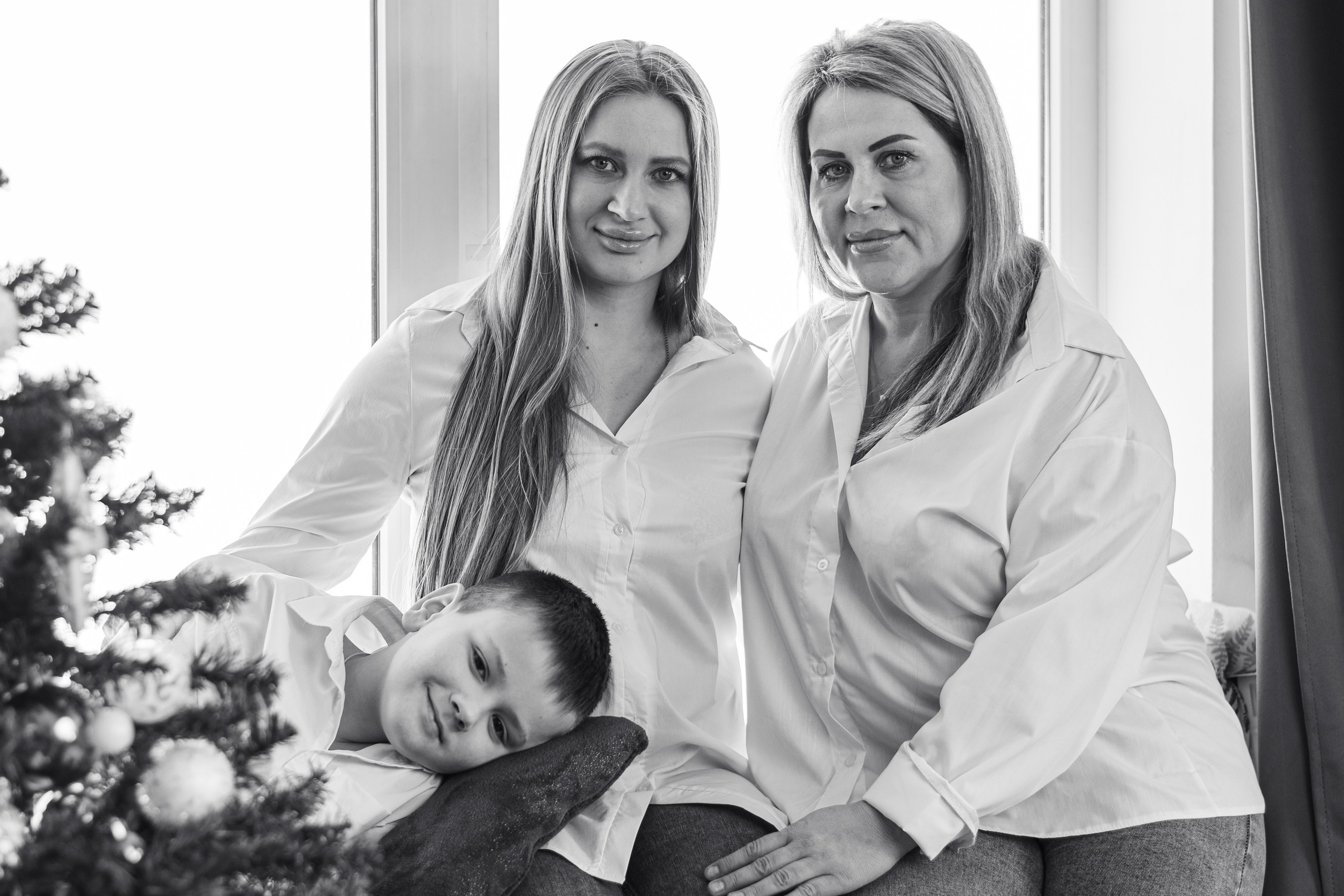 Оксана с семьей. Студийная съемка. Екатерина Бикбаева фотограф, видеограф, медиа-продюсер