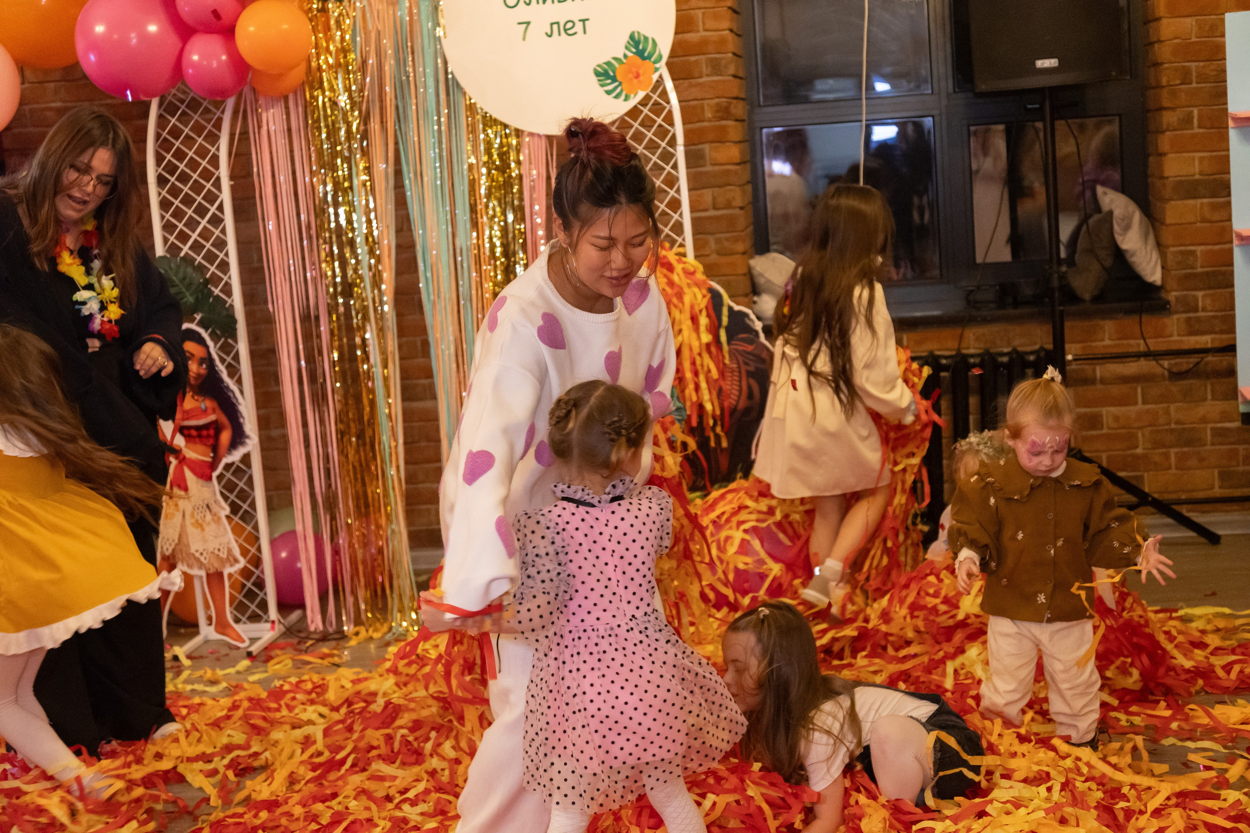 День Рожденья Оливия 7 лет. Портретный Студийный и уличный фотограф Москва. Индивидуальные, Семейные, Беременность, Будуар, Каталог, контент съемки для блога и бизнеса