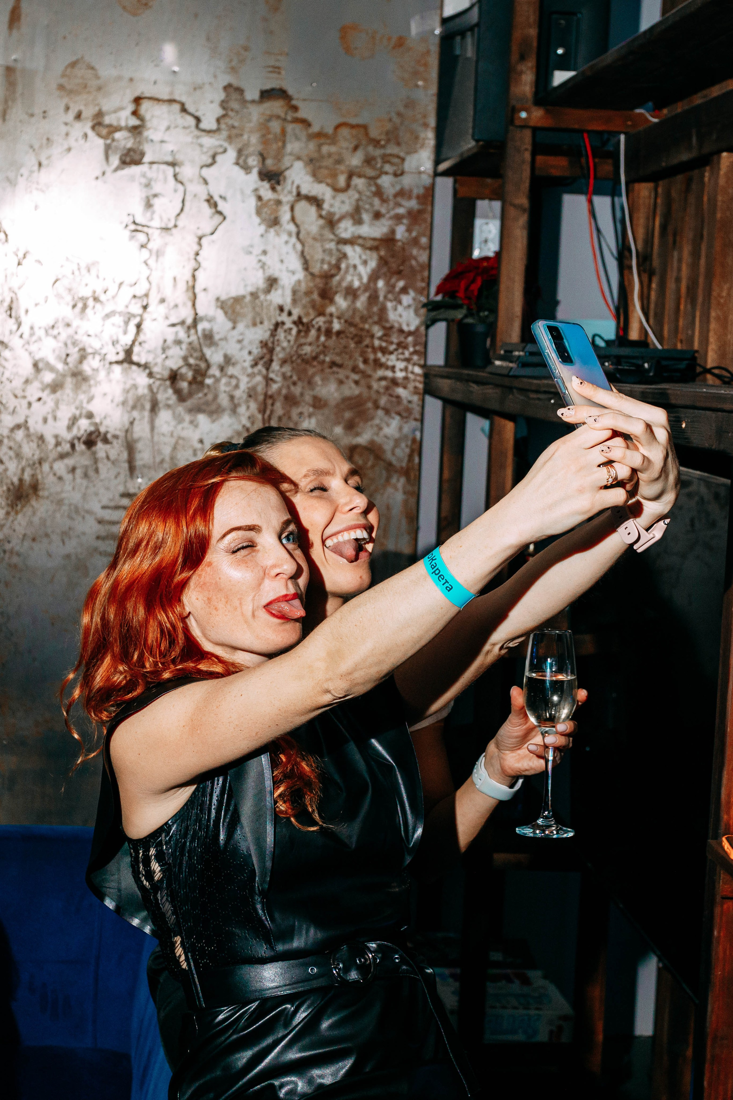 ЮНОСТЬ ВСЁ ПРОСТИТ