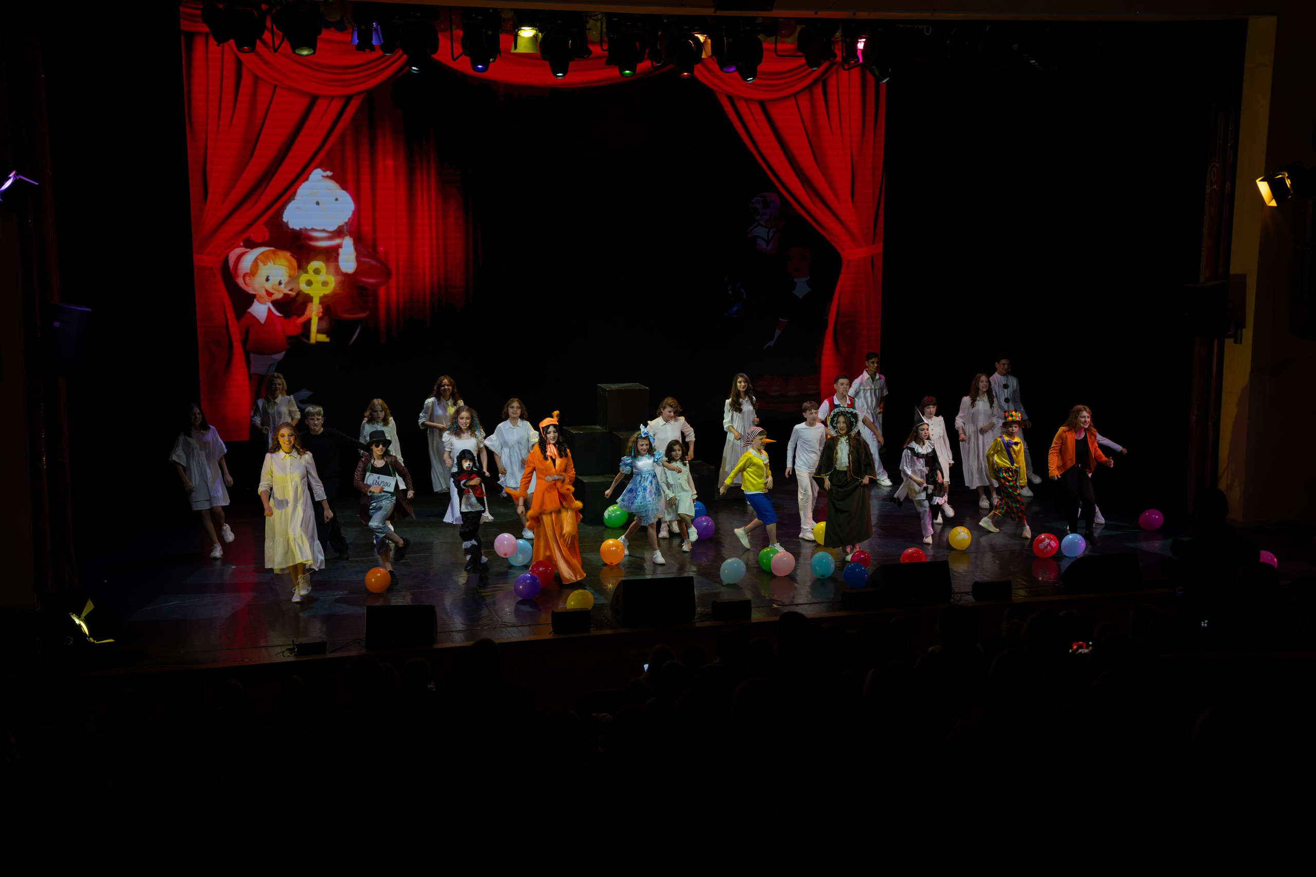 Съёмка благотворительного спектакля «Новая история деревянного мальчика». «Студия DRONAVT`s» — видеосъёмка и фотография г. Москва