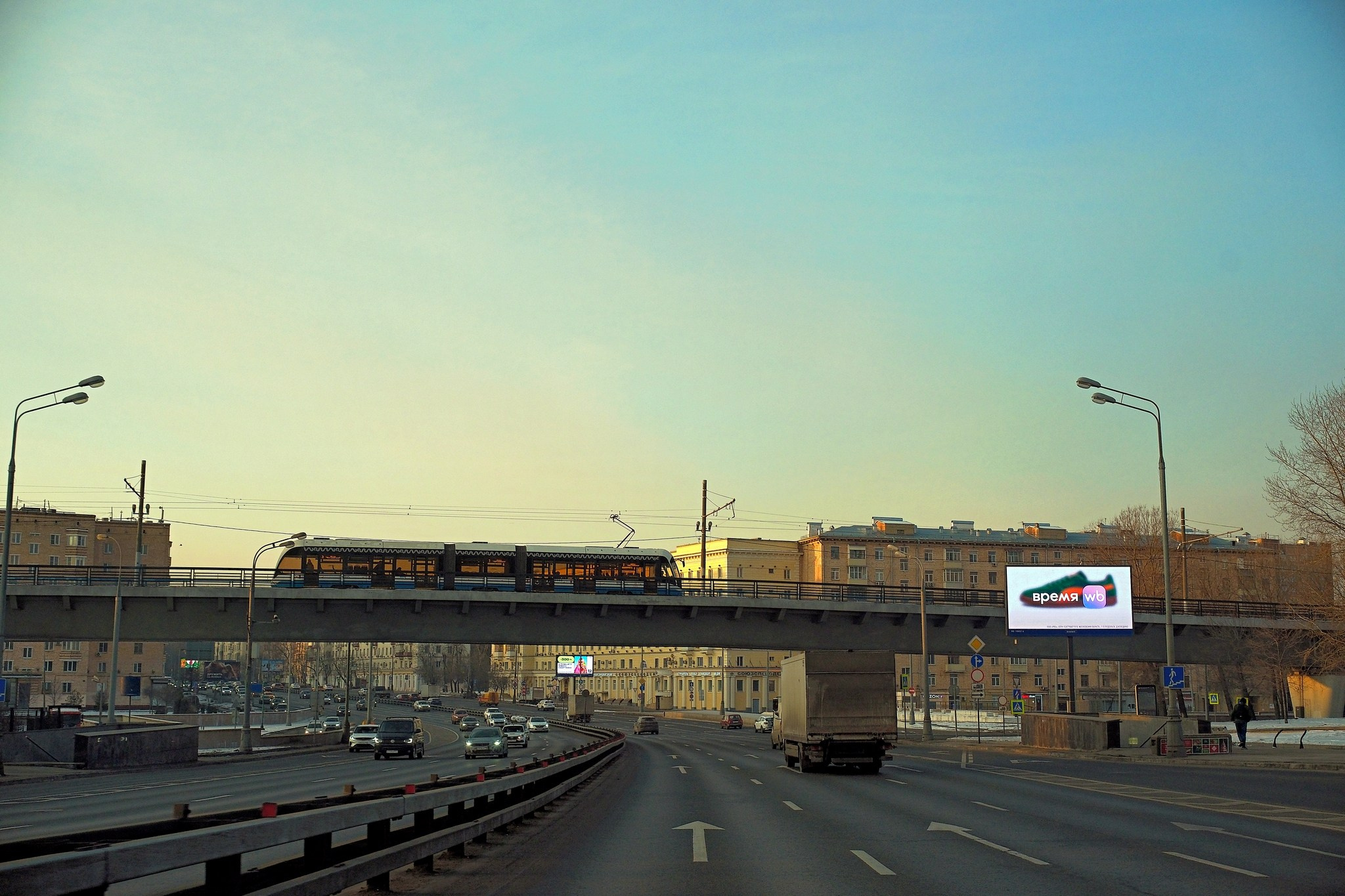 Улица, люди, жизнь…