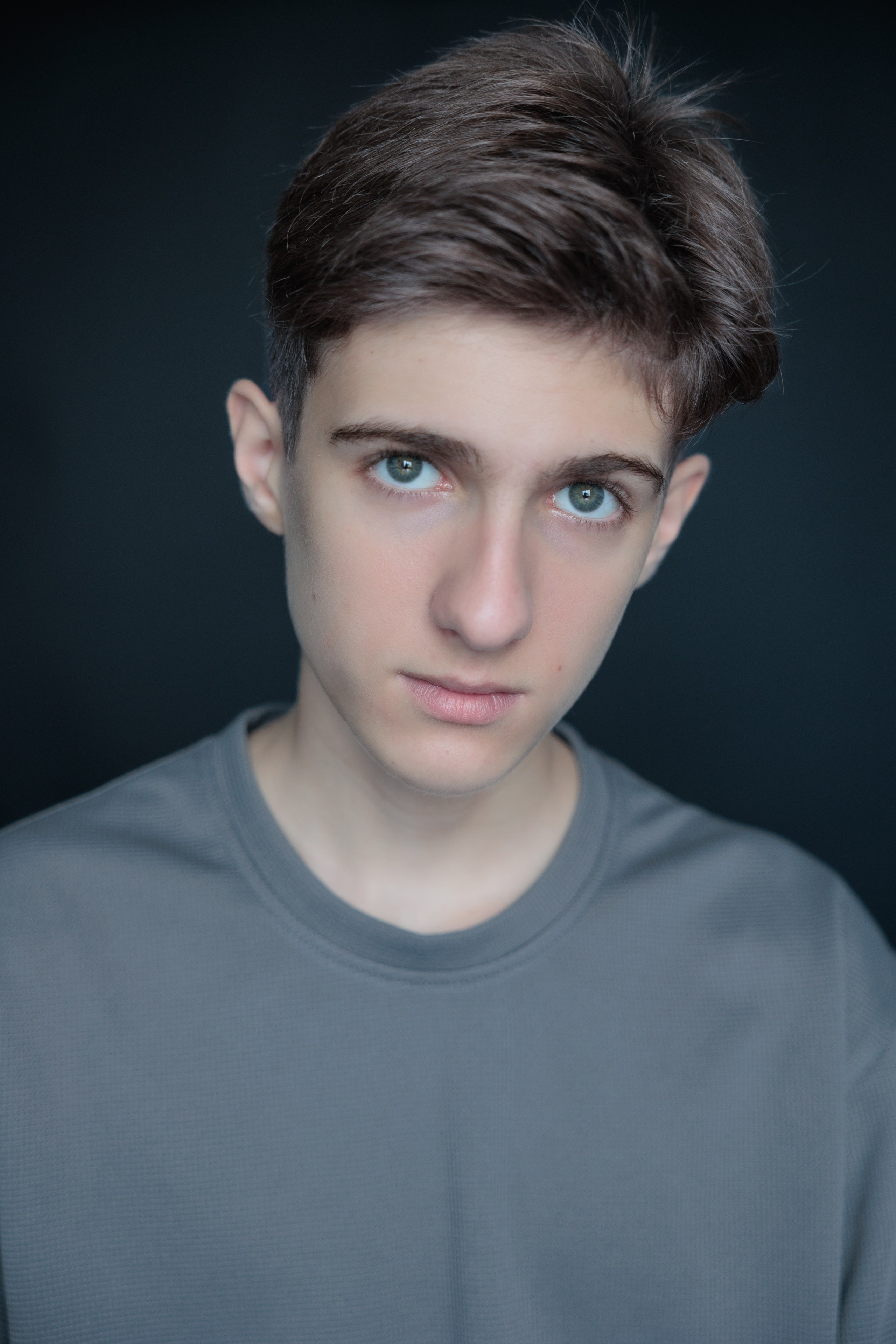 АРТЁМ. Я фотограф из Москвы к Вашим услугам