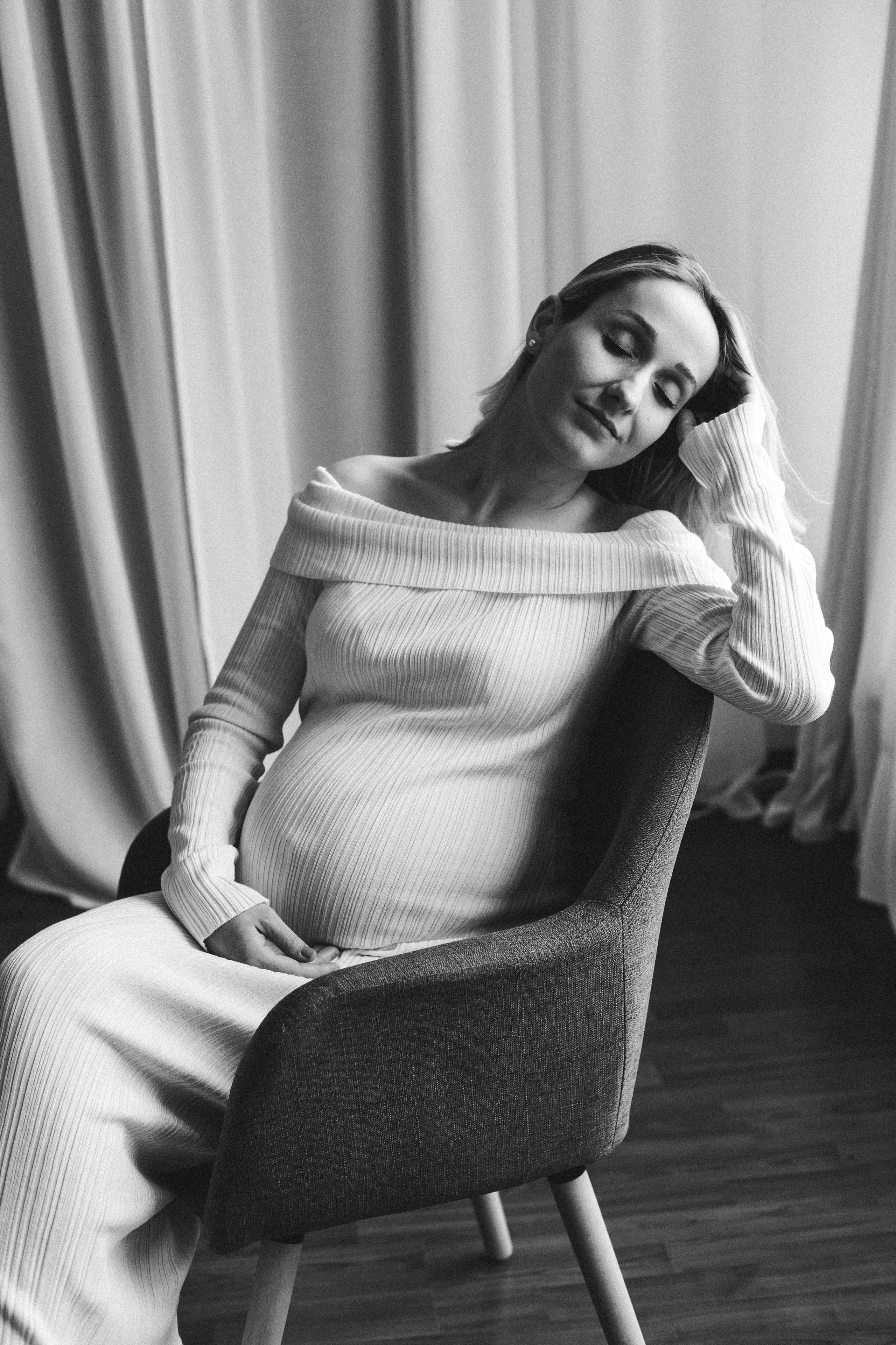 Babybauch-Shooting im Studio. Fotografin in Erlangen, Nürnberg und Umgebung