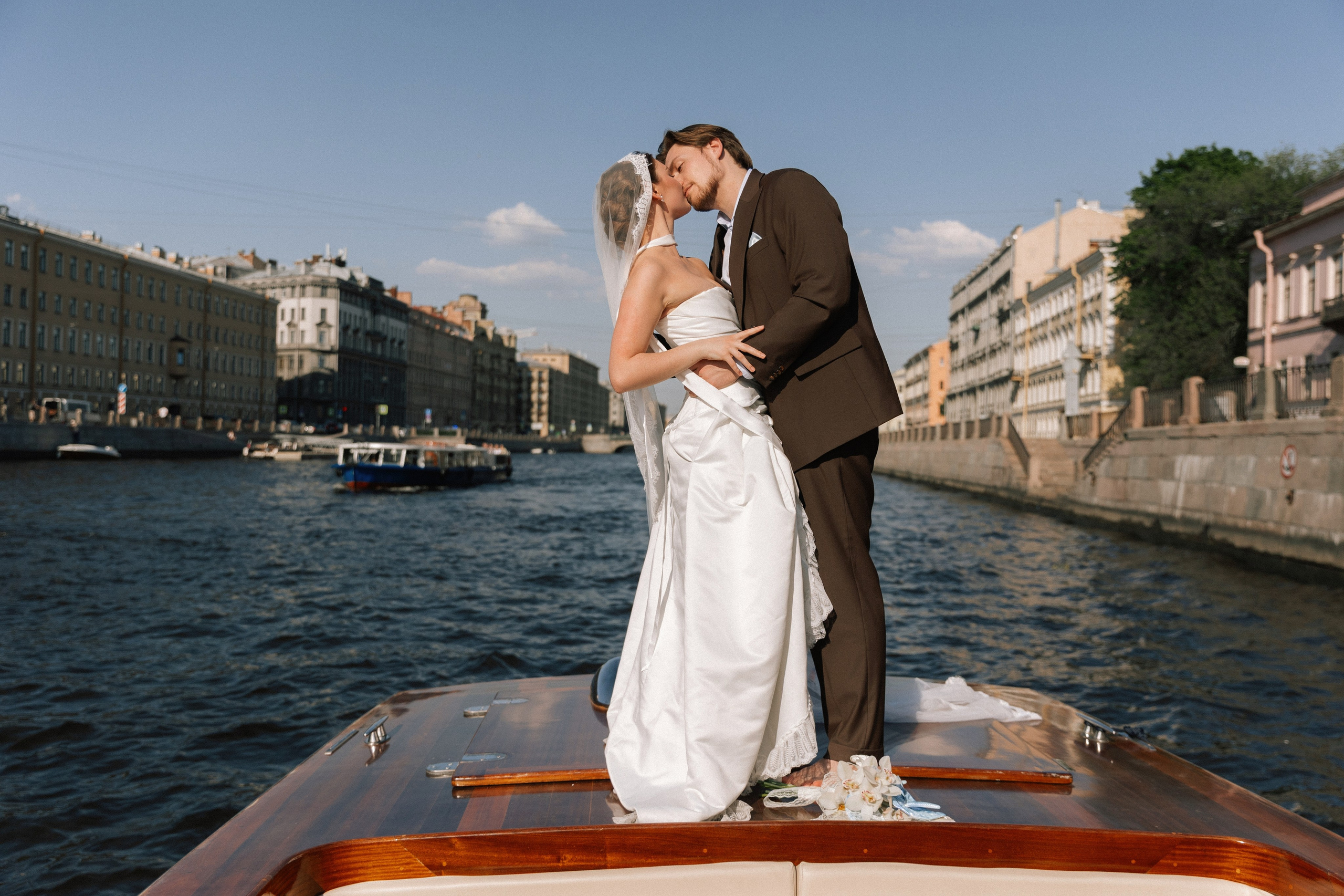 Свадебная фотосессия в Санкт-Петербурге Глеб и Ксения Прогулка на катере и набережная Фонтанки