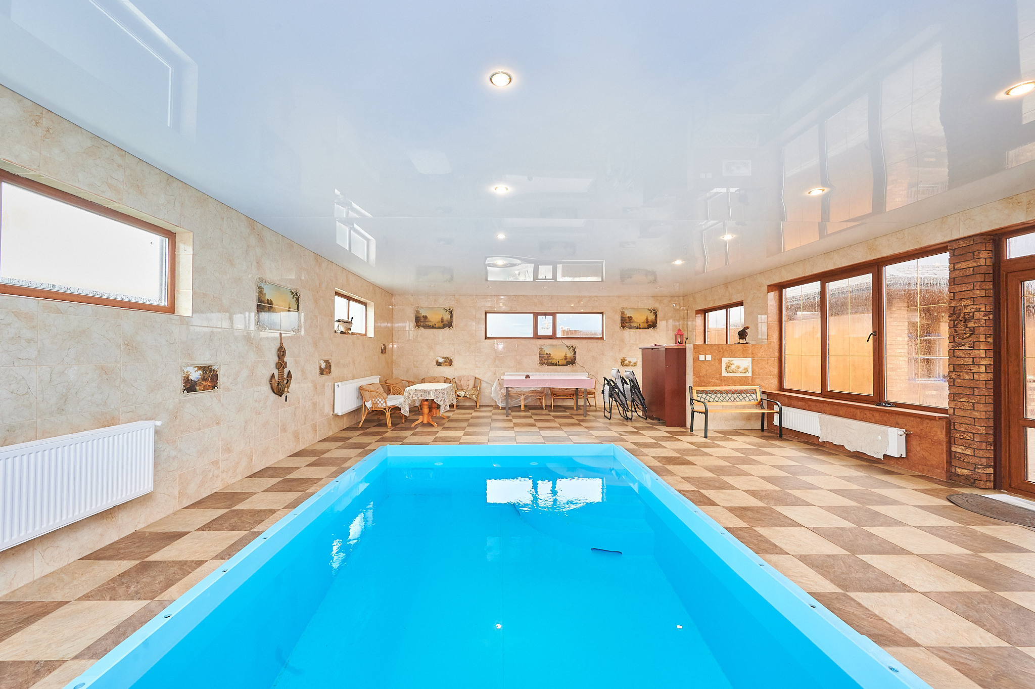 бассейн коричневая плитка 