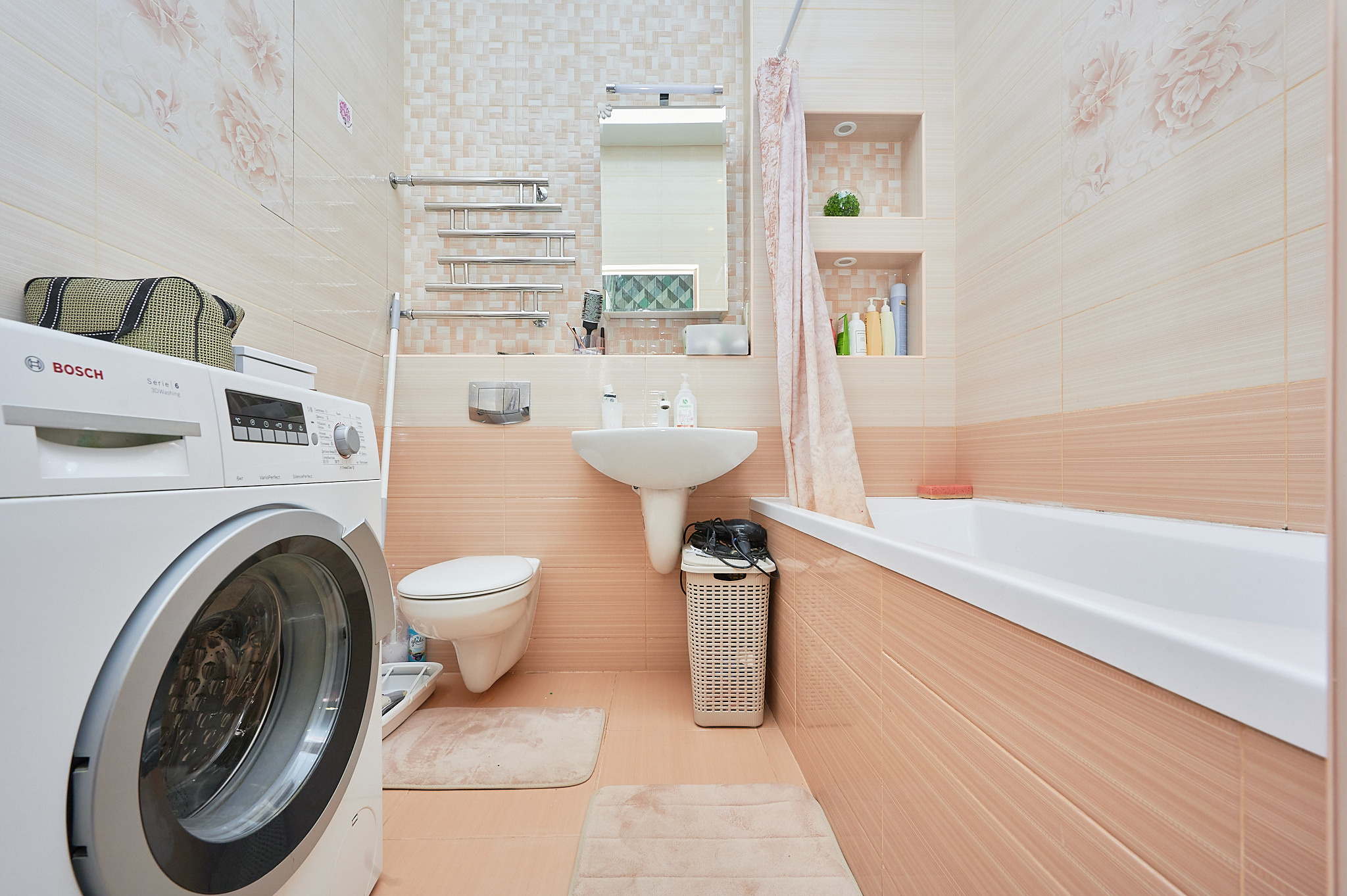 ванная комната персиковые обои 