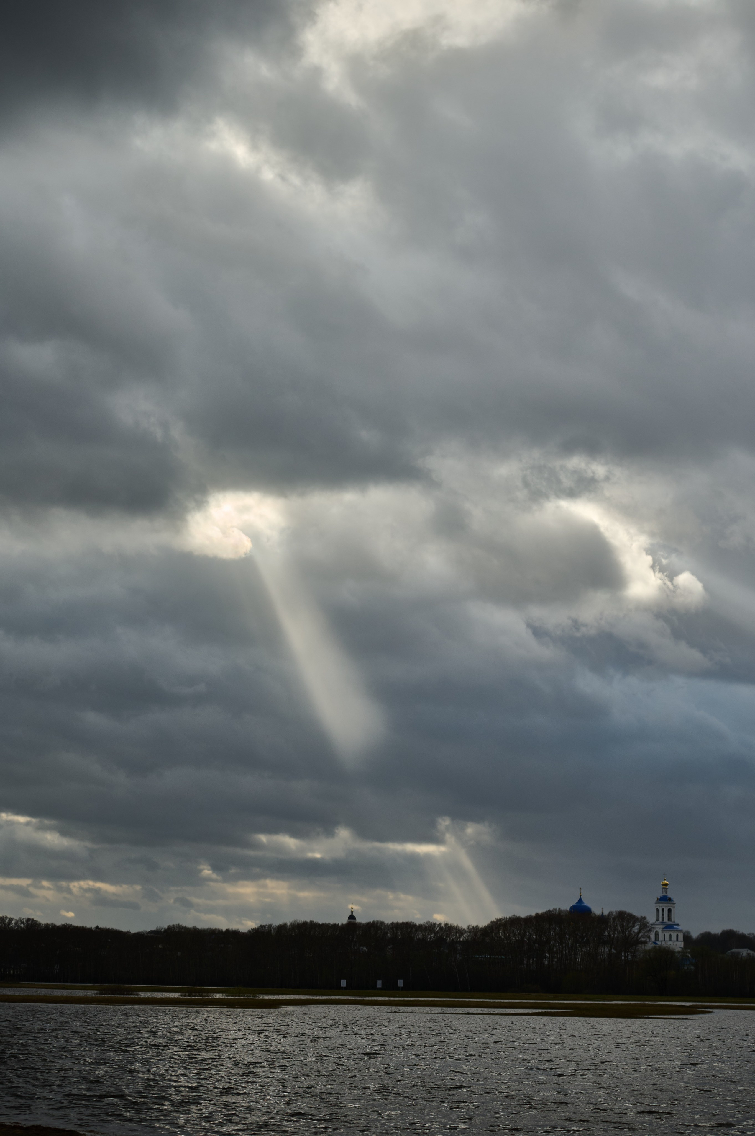 Владимир Покрова на Нерли, апрель. Главная