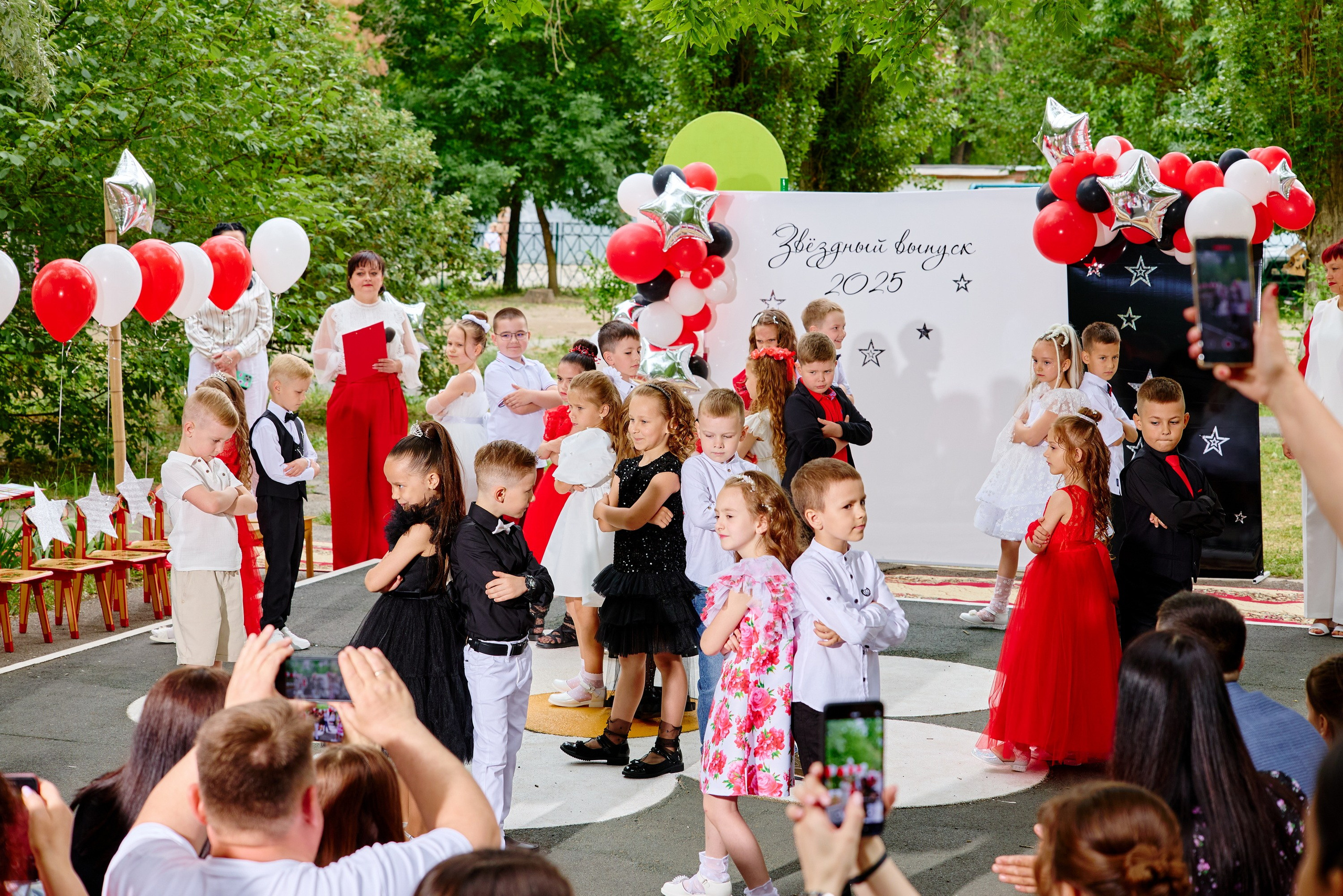 Выпускной 45 сад. Фотограф Выпускные альбомы Таганрог Сергей Коробченко
