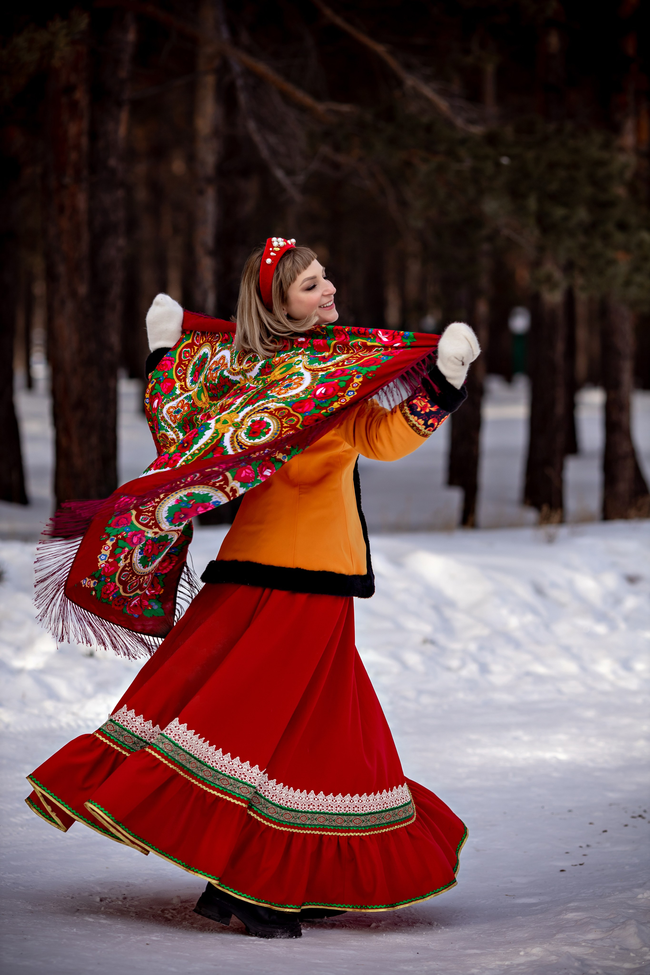 В национальных костюмах. Организую и проведу любые фотосессии в солнечной Бурятии, в Улан-Удэ!
