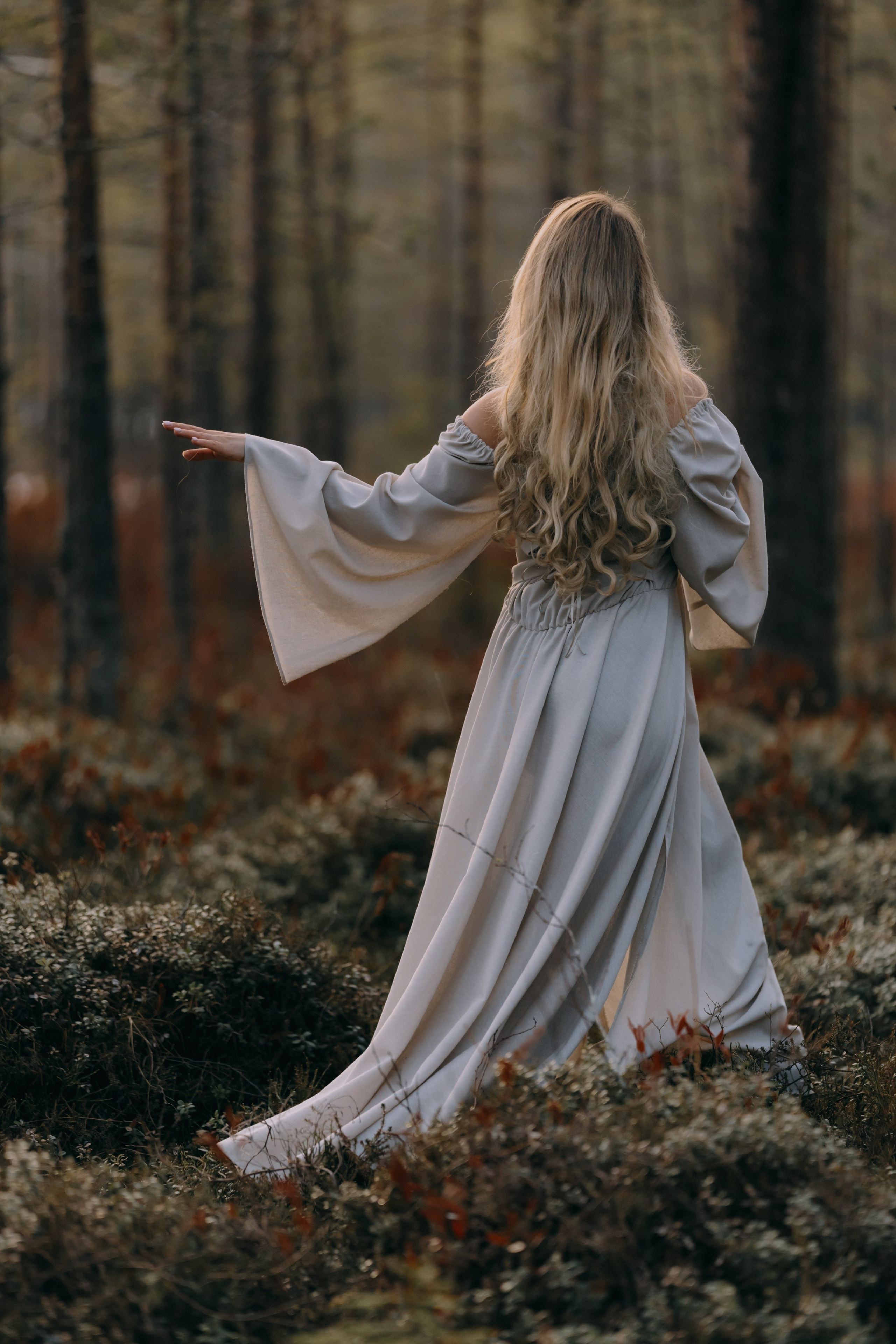 Фотосессия в карельском лесу, аренда платья. Фотограф Варвара Ермоленко