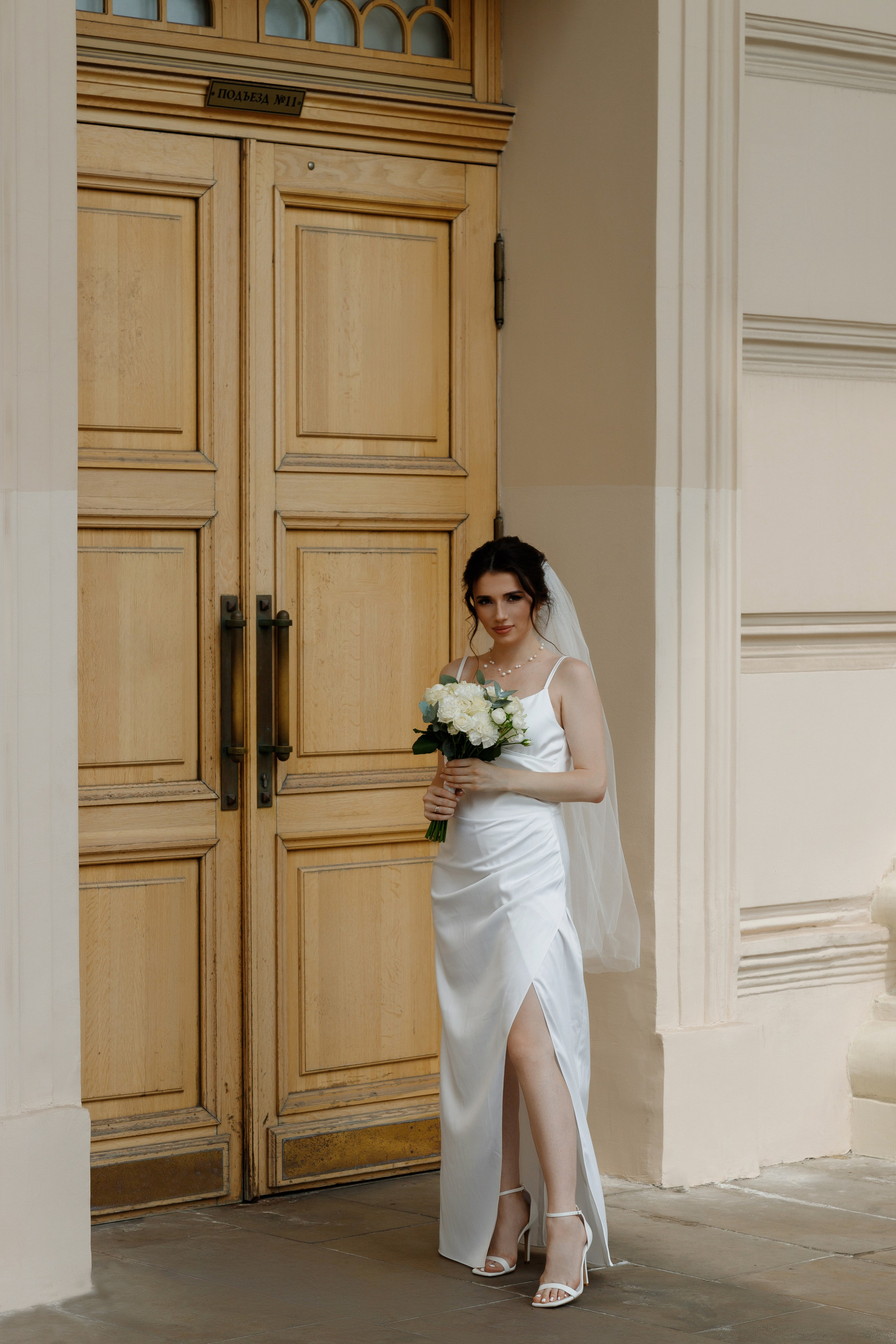 Свадебная фотосессия около Большого Театра. Фотограф Александра Сыщенко