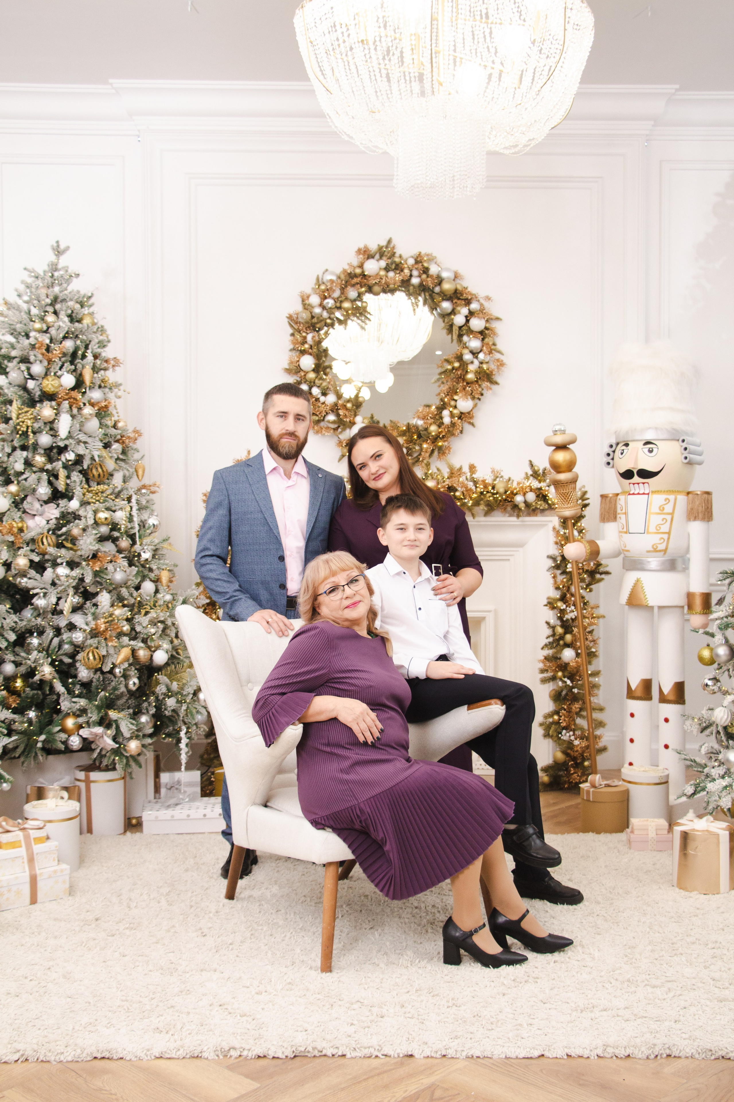 Тепло большой семьи — семейная фотосессия в студии, Екатеринбург. Фотограф в Екатеринбурге Пойгина Елена