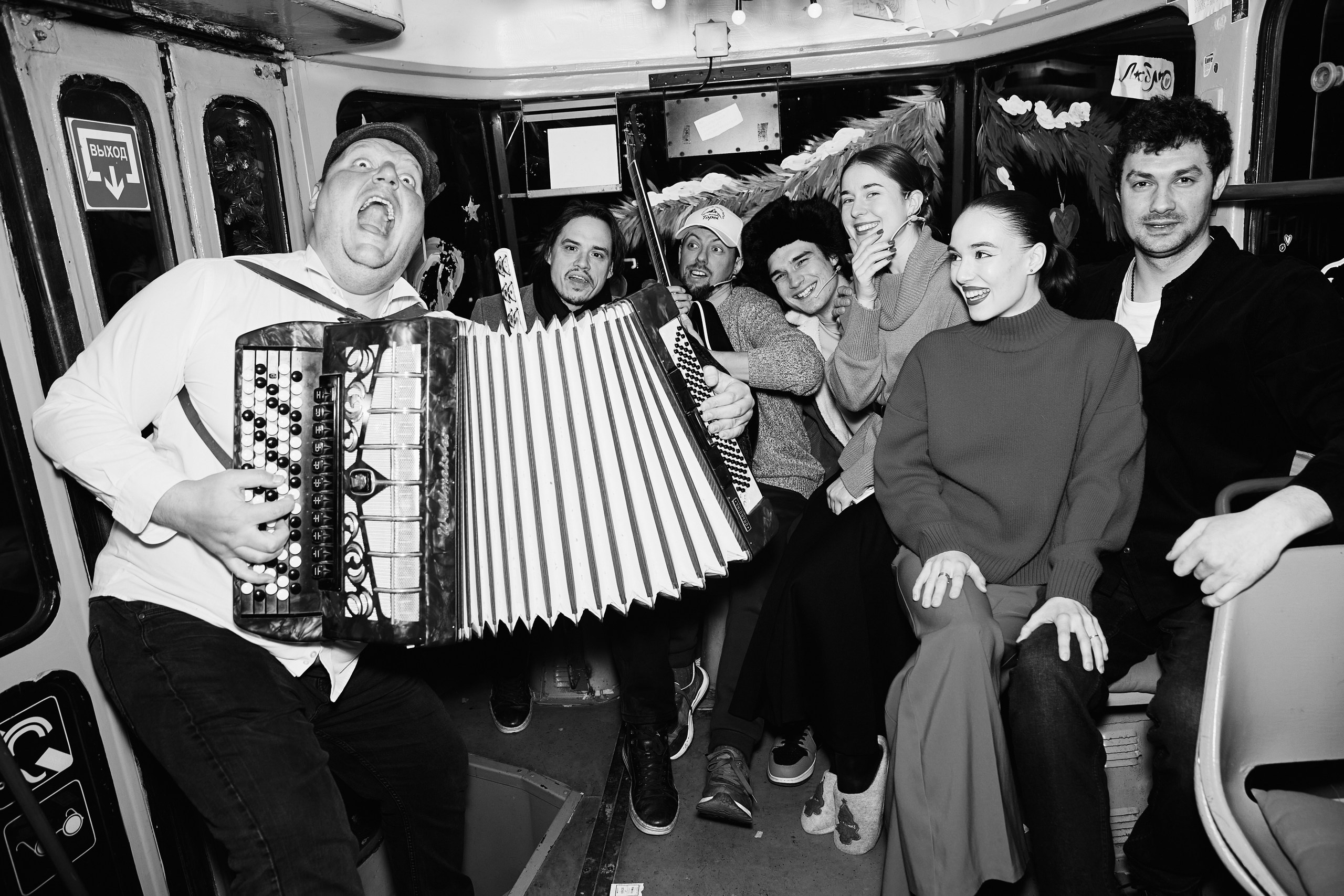 Новогодний трамвай 2026. Свадебный репортажный фотограф краснодар максим дремов дрёмов фотосессия студия цена