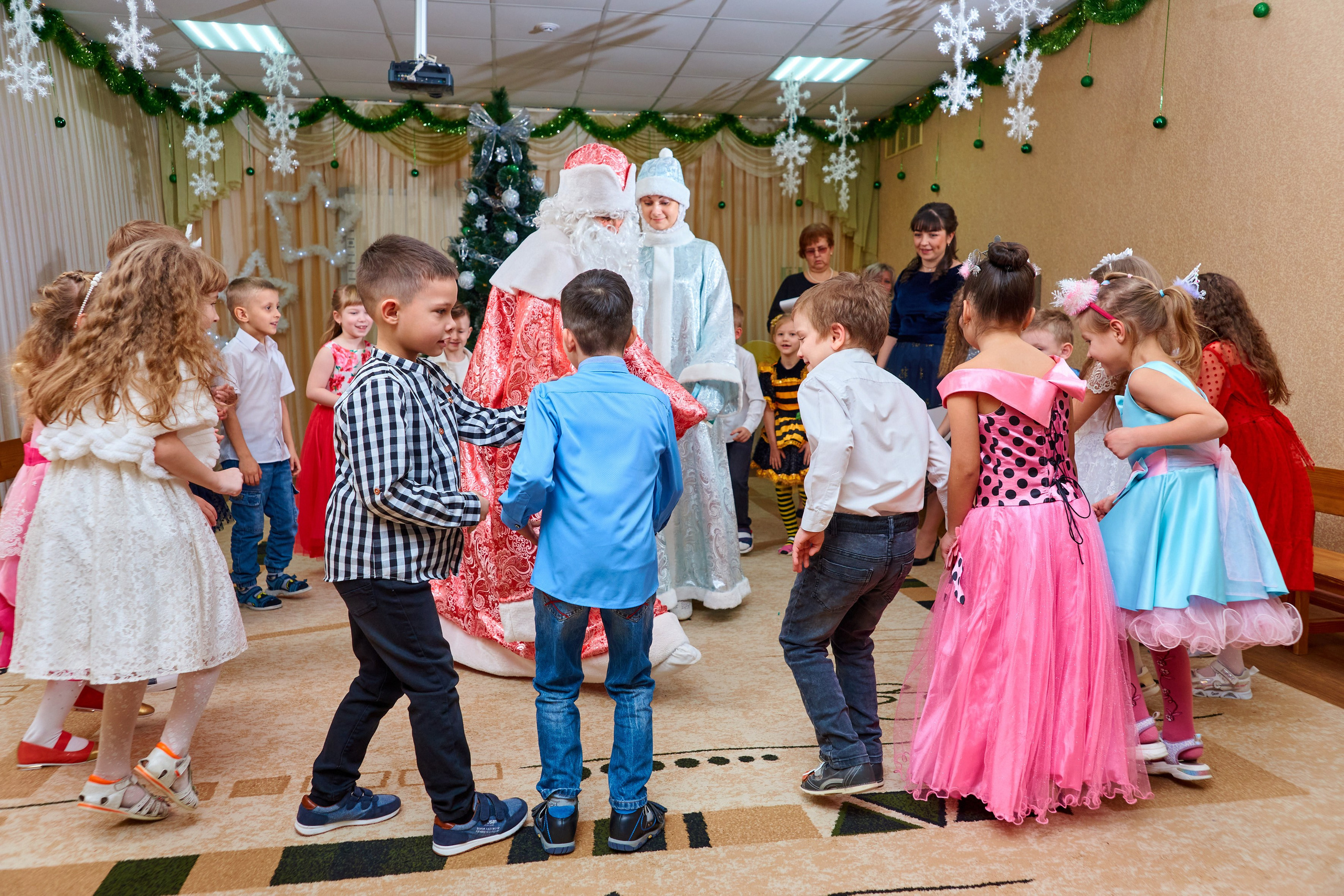 Новогодние утренники. Childrenfoto.ru