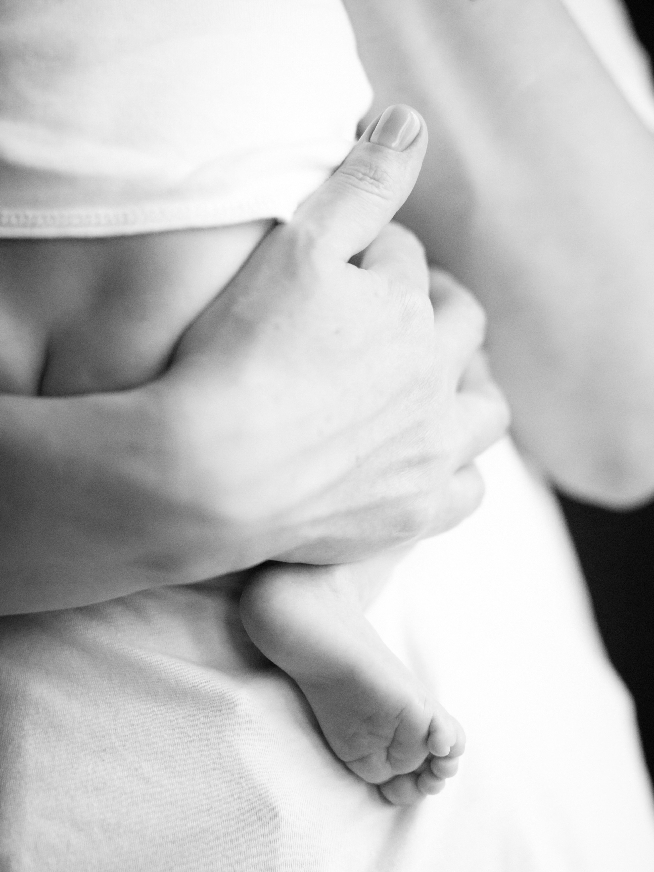 Черно-белая съемка новорожденной. Фотографы в Москве Светлана Устинова и Сергей Грачев