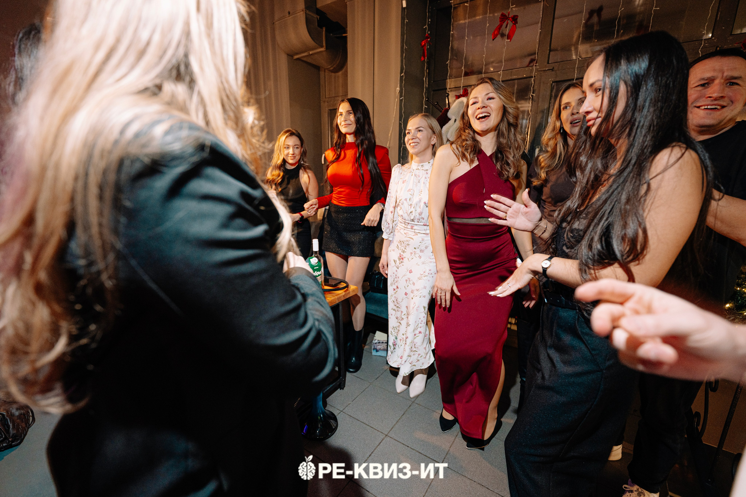 Реквизит — квиз в Зеленодольске и Волжске ZR cafe. Свадебный фотограф в Казани, и Зеленодольске Радик Мухаметов