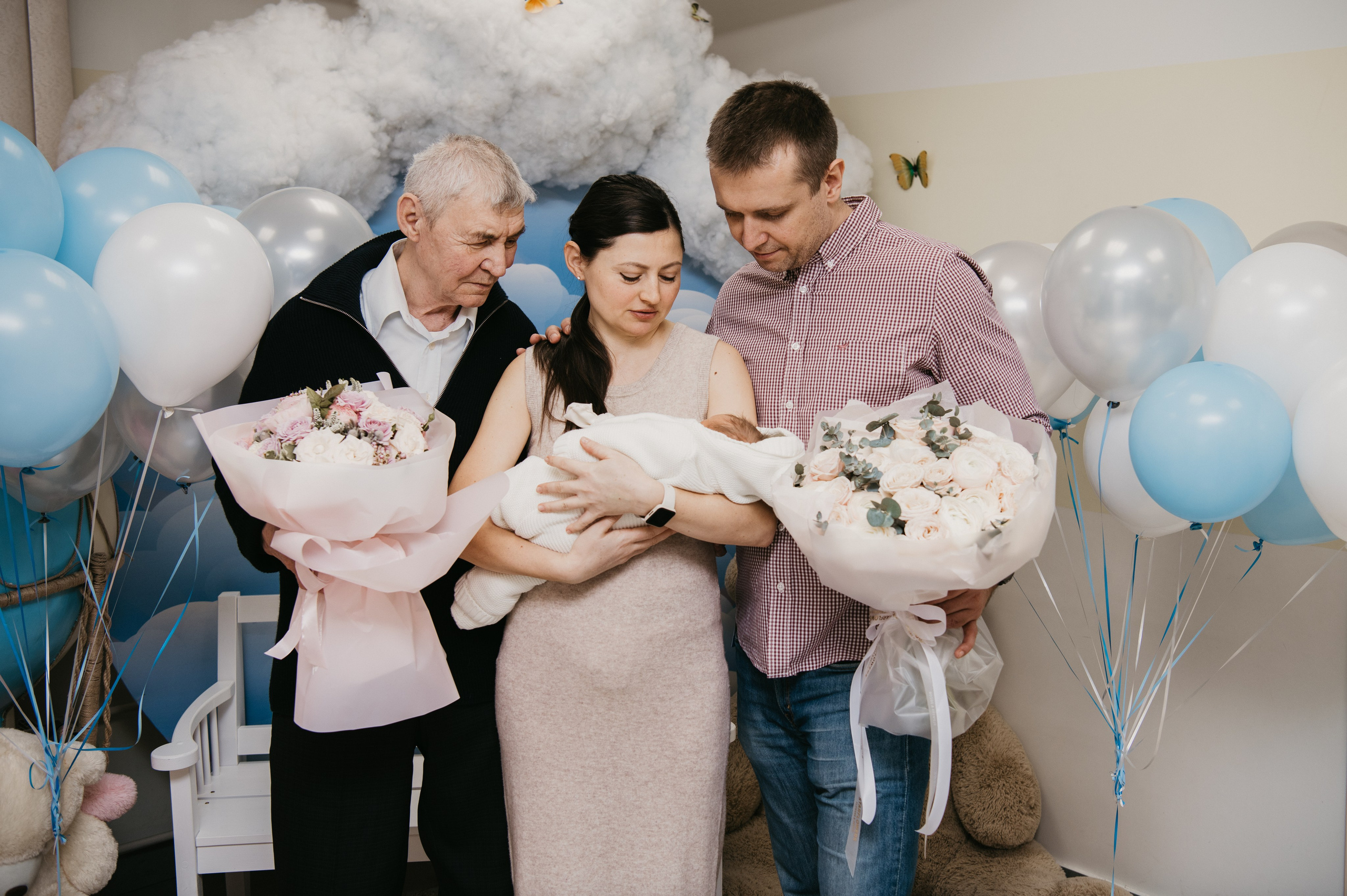 Выписка малыша. Мать и дитя на Севастопольском. Фотограф на выписку из роддома в Москве и МО