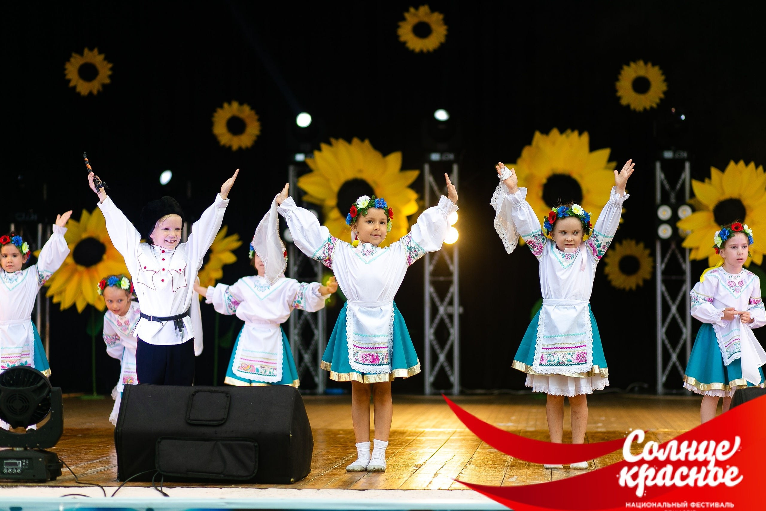 Репортажная фотосъемка детских музыкально-танцевальных фестивалей. Репортажный фотограф | Роза Хутор Красная Поляна Сочи Сириус