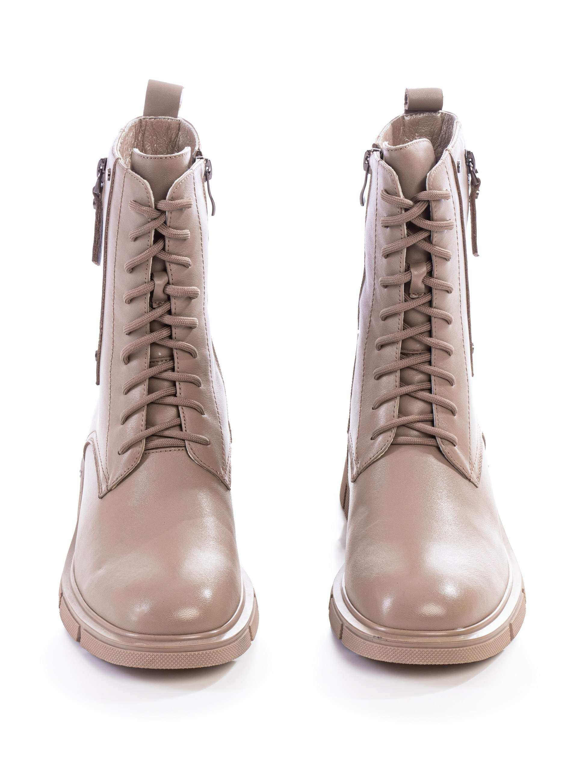 Зимняя обувь с вырезкой на белый фон. Фотограф в Туле Крупский АнДРей. Фотостудия «КАДР71» в Туле