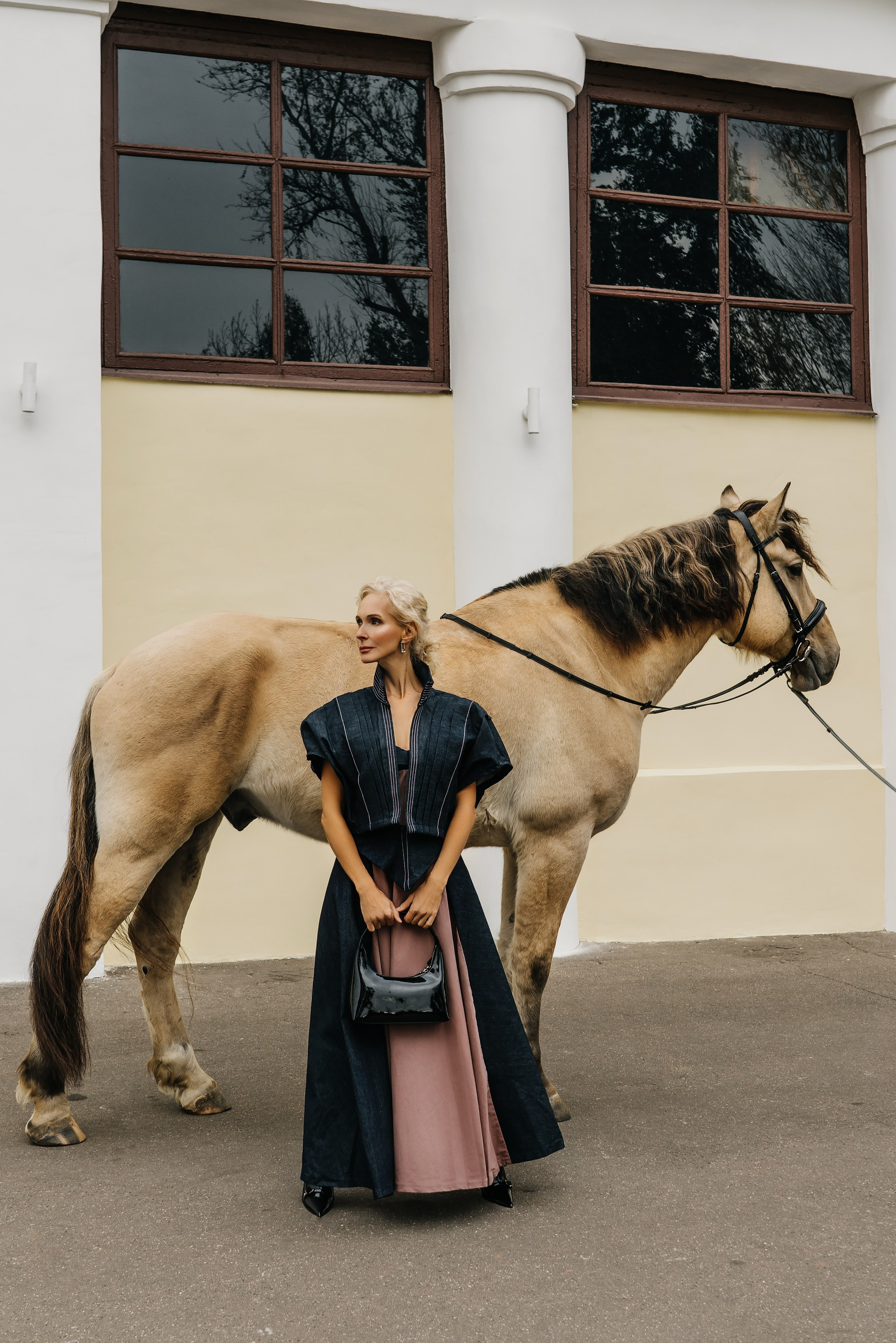 Съемка с лошадьми для журнала Vmode. Женский фотограф в Москве Анастасия Сидорова