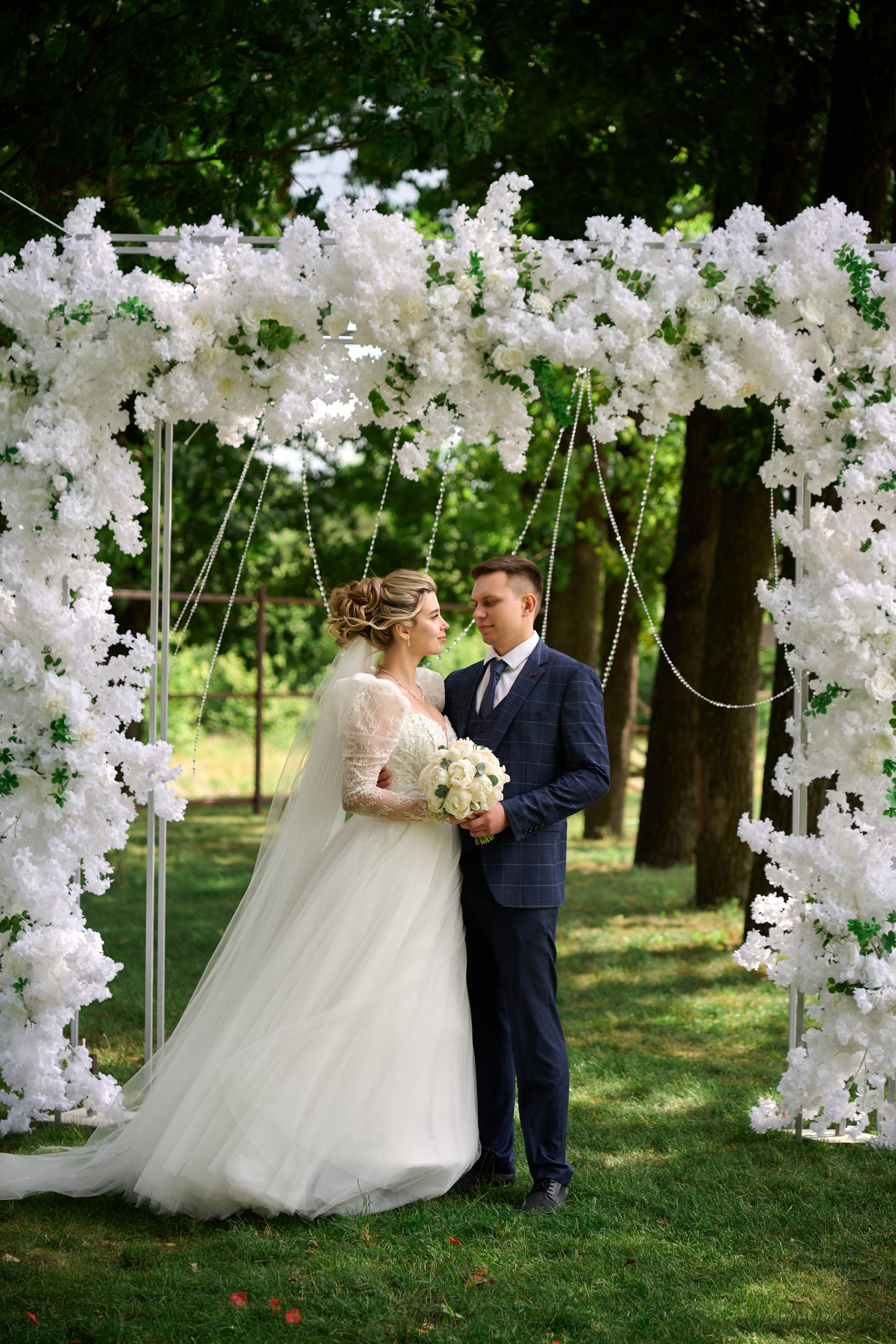Свадебная фотосессия в Старом Осколе и Губкине. Профессиональный фотограф Старый Оскол, Губкин — свадьба, венчание, крещение, юбилей и день рождения