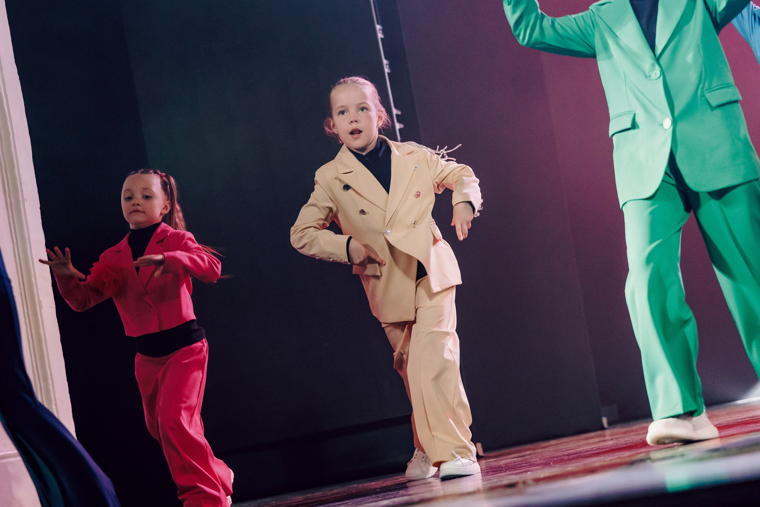 Отчётный концерт танцевальной школы «Red Rabbits» 2025. Лёшка Варзегов — фотограф