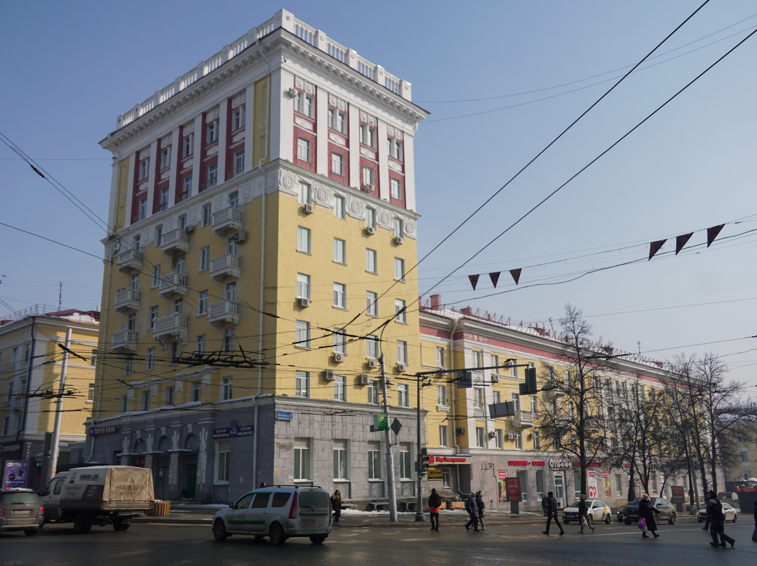Дом Восьмиэтажка в Черниковке